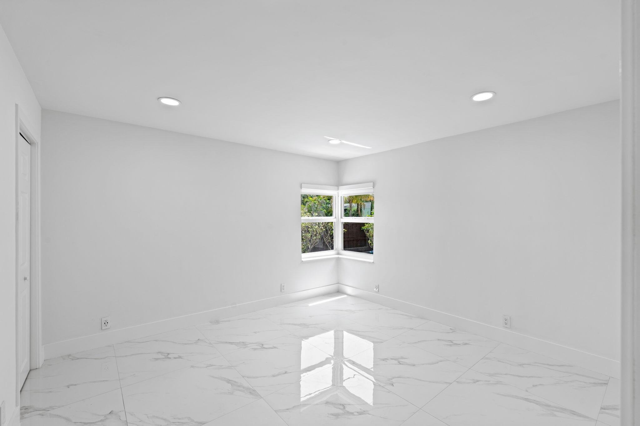 NORTH ANDREWS TERRACE FIR - Residential Lease