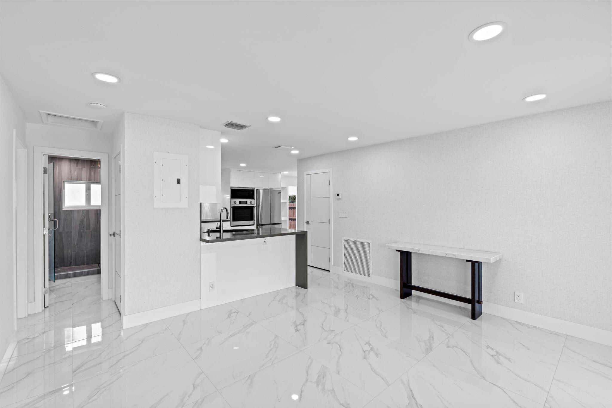 NORTH ANDREWS TERRACE FIR - Residential Lease