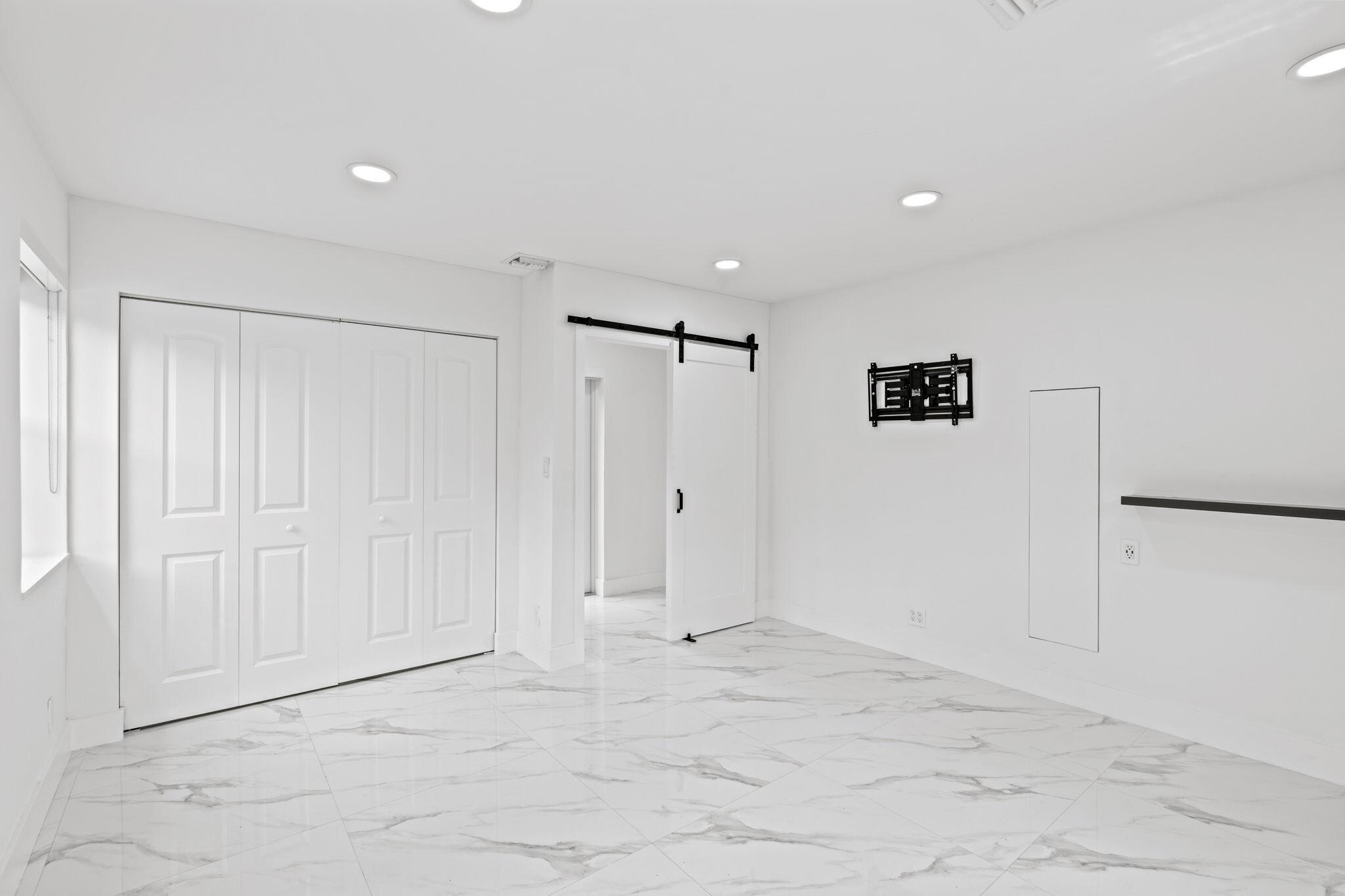 NORTH ANDREWS TERRACE FIR - Residential Lease