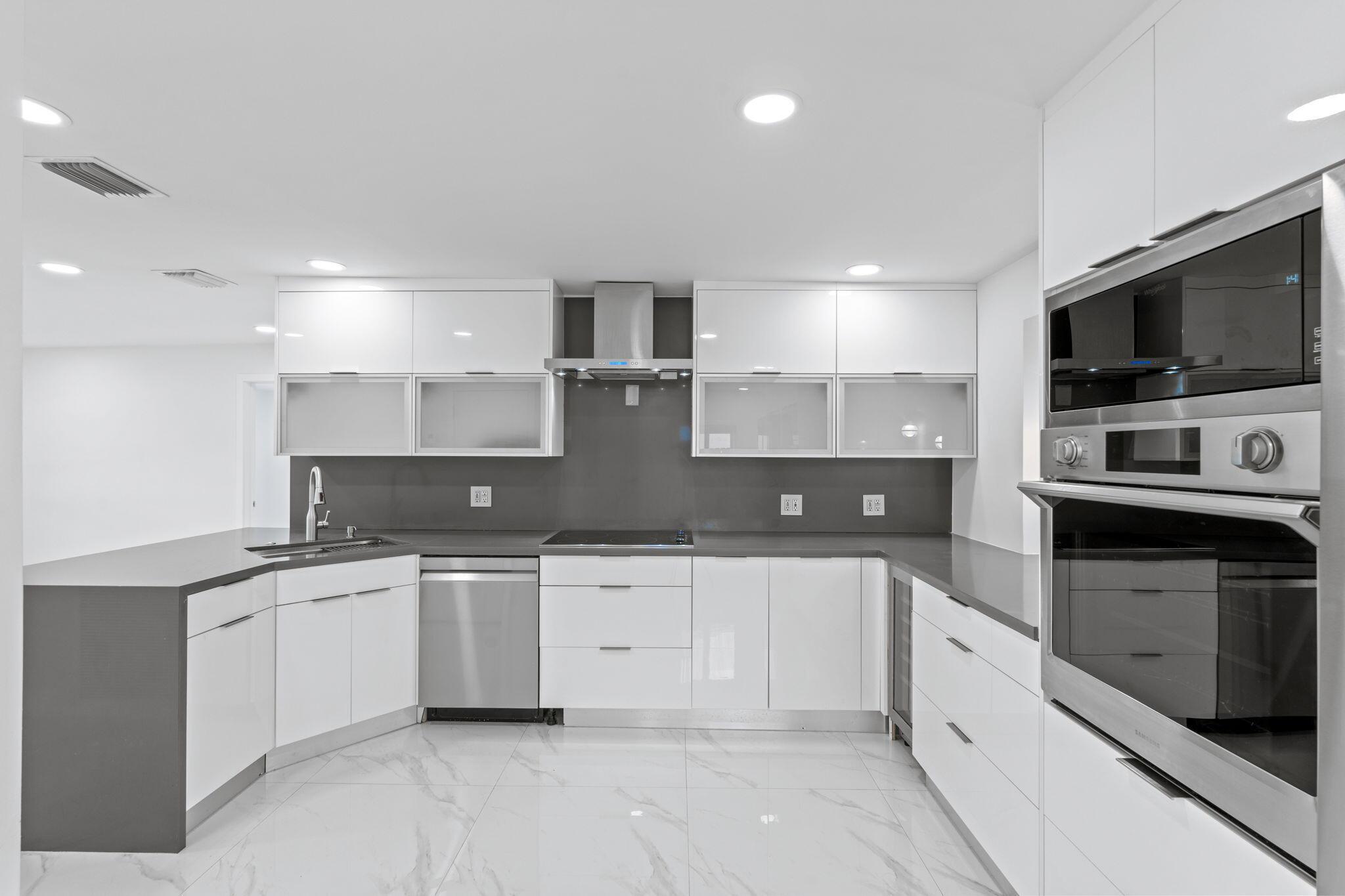 NORTH ANDREWS TERRACE FIR - Residential Lease