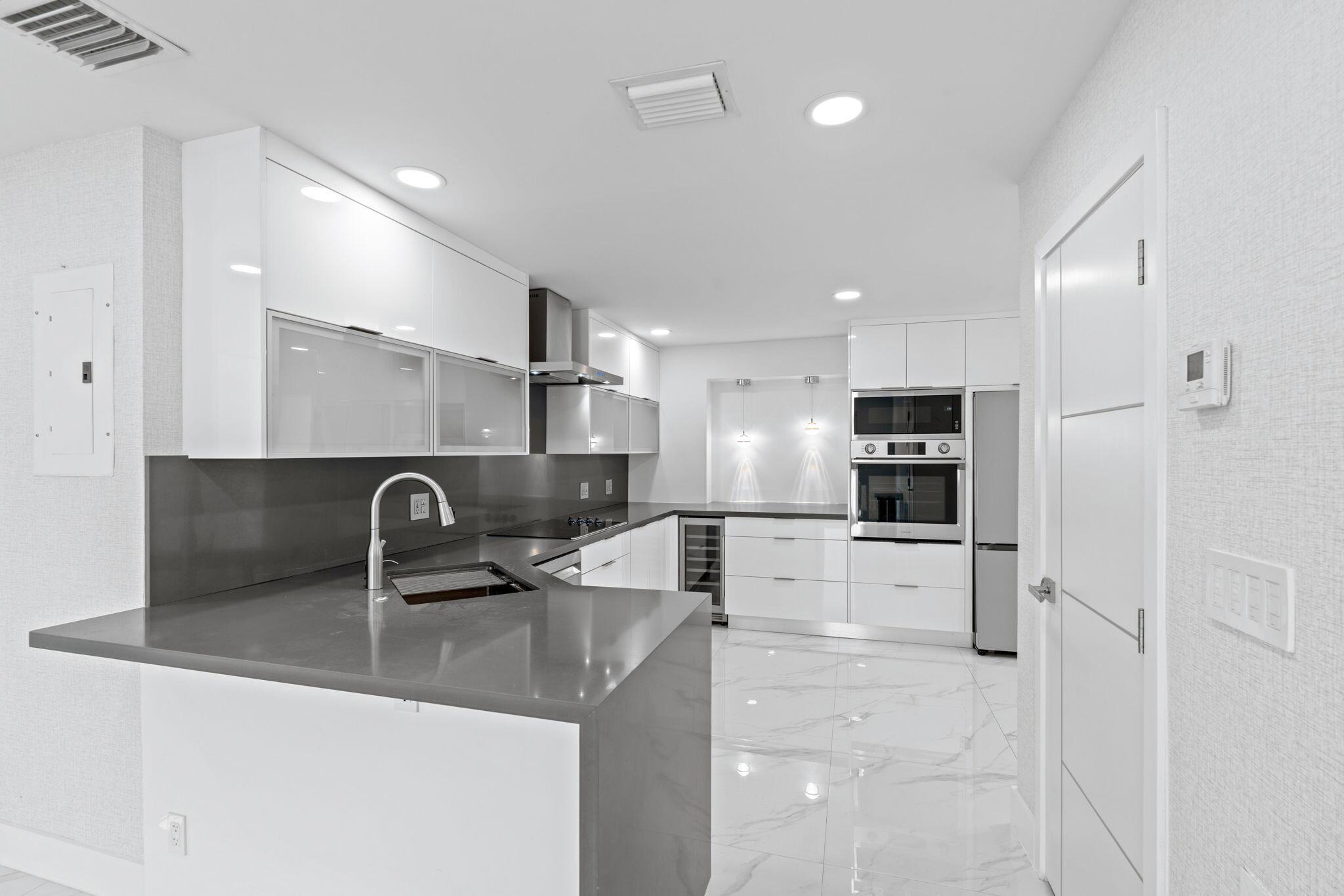 NORTH ANDREWS TERRACE FIR - Residential Lease