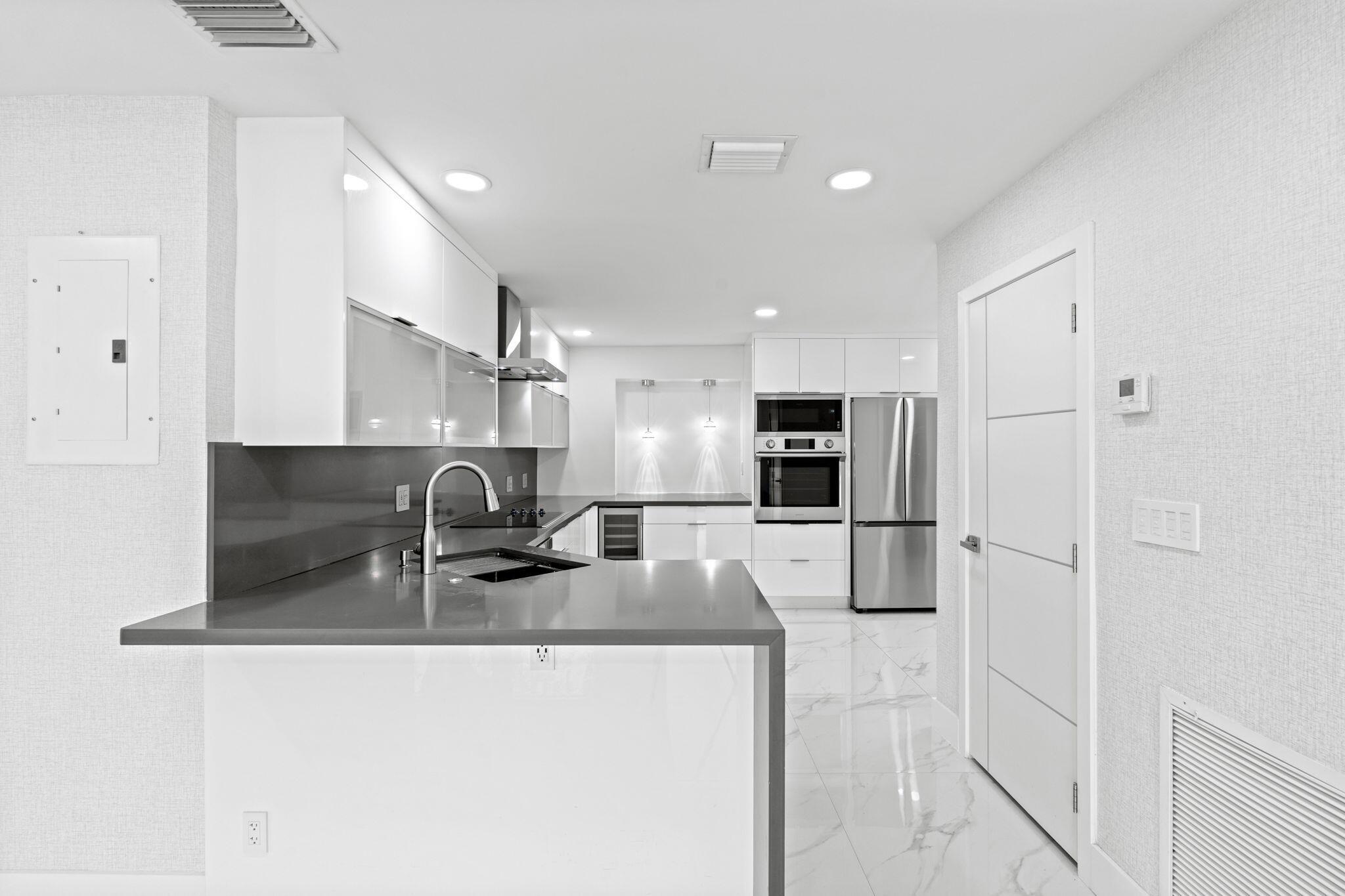 NORTH ANDREWS TERRACE FIR - Residential Lease