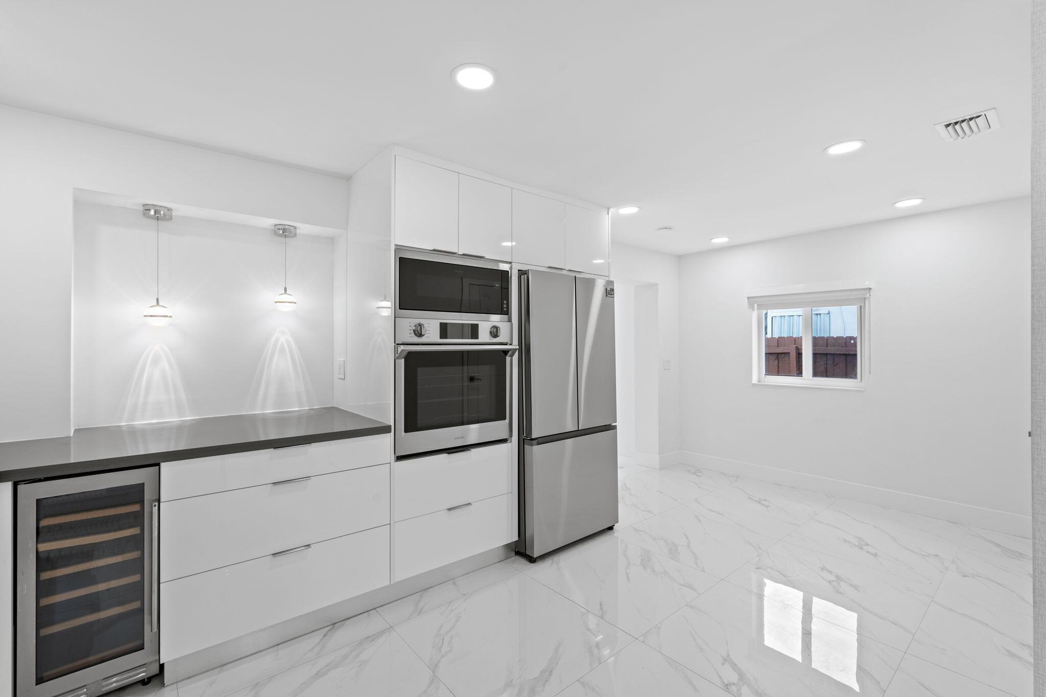 NORTH ANDREWS TERRACE FIR - Residential Lease