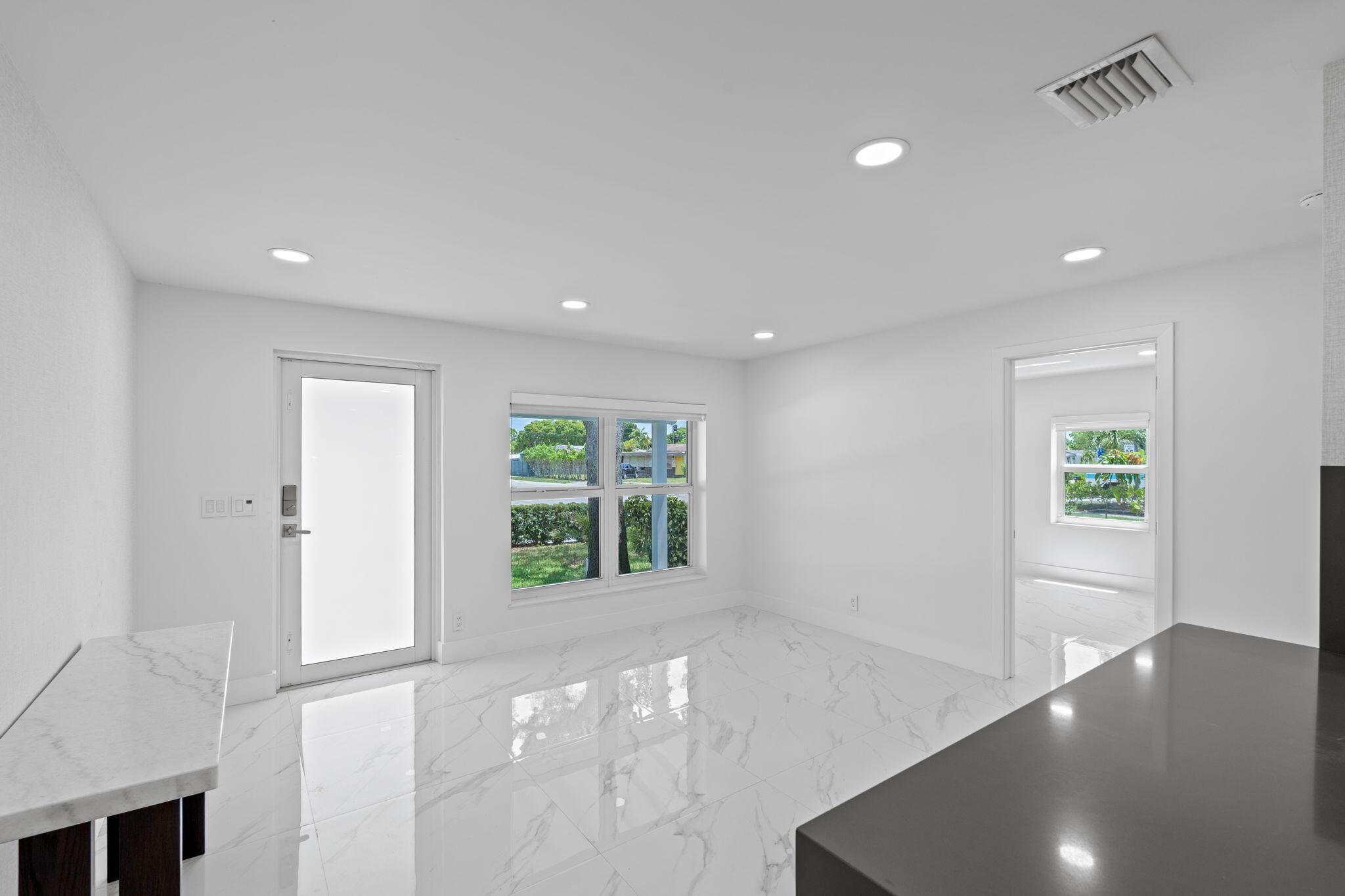 NORTH ANDREWS TERRACE FIR - Residential Lease