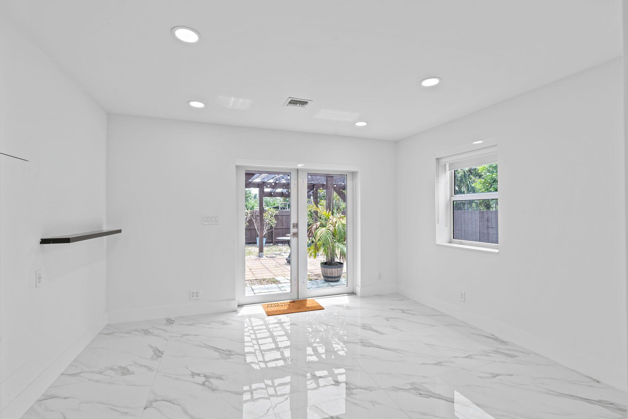 NORTH ANDREWS TERRACE FIR - Residential Lease