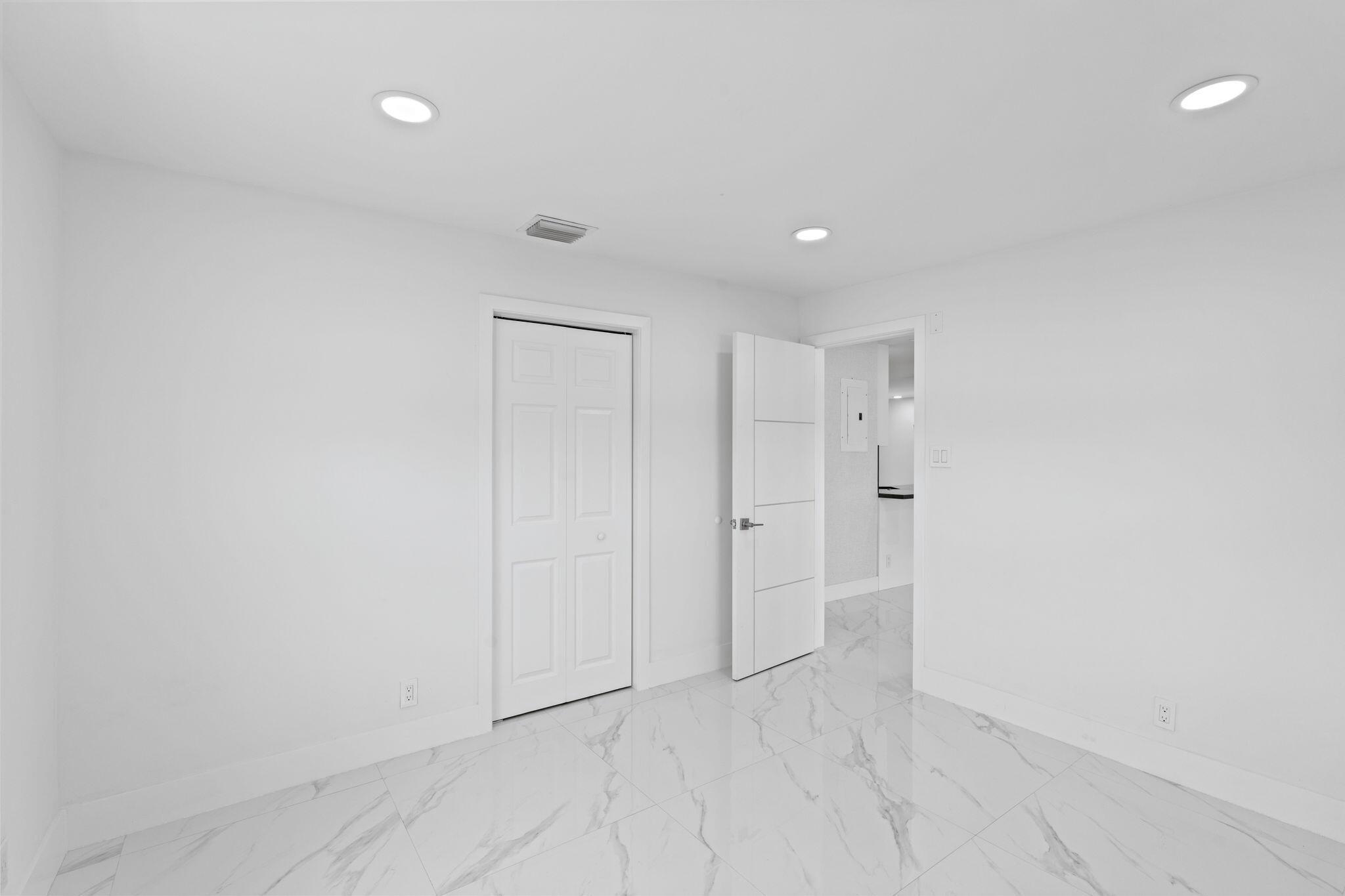 NORTH ANDREWS TERRACE FIR - Residential Lease