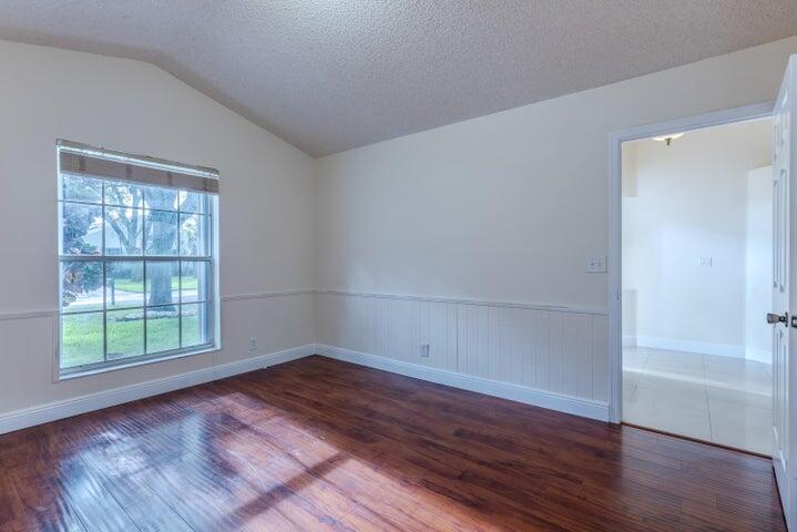 MNR FOREST 2 - Residential Lease