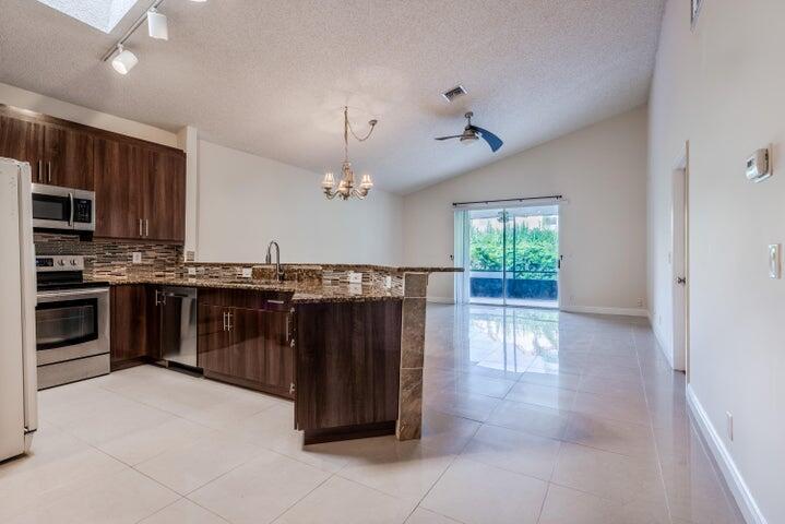 MNR FOREST 2 - Residential Lease