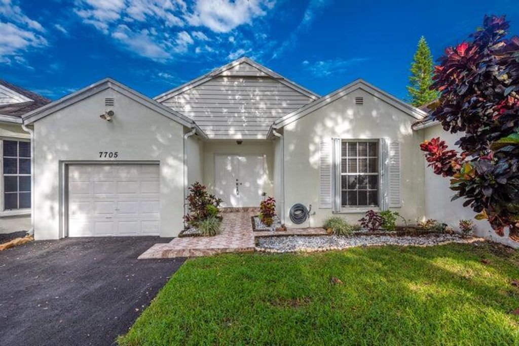 Photo of 7705 Forest Green Lane, Boynton Beach, FL 33436 (MLS # R11062195)