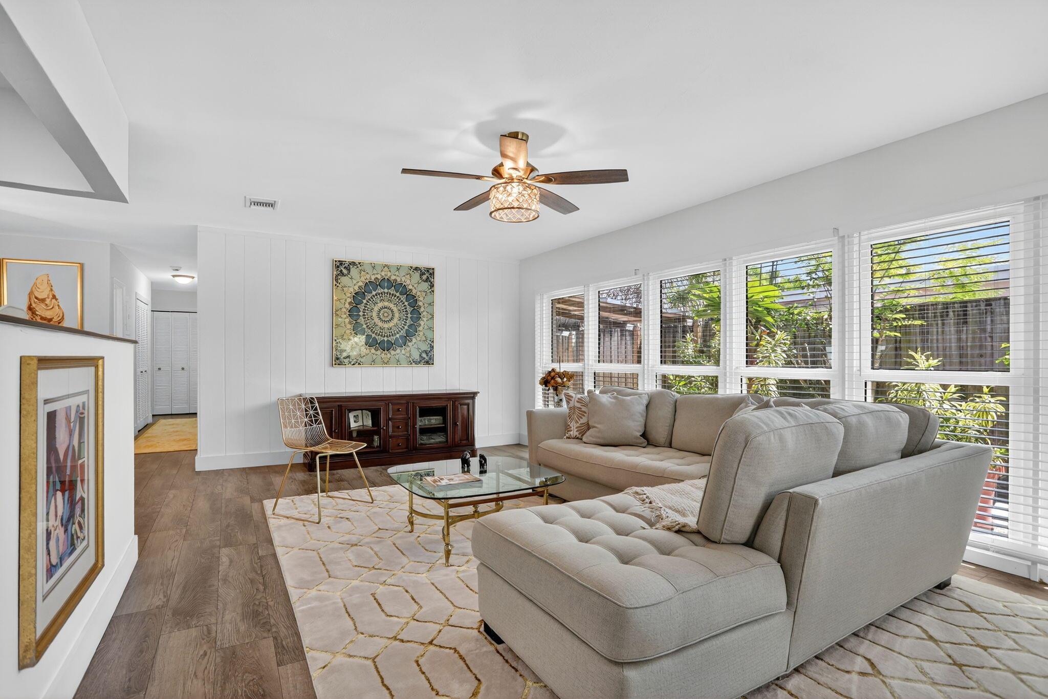 CORAL GARDENS - Residential