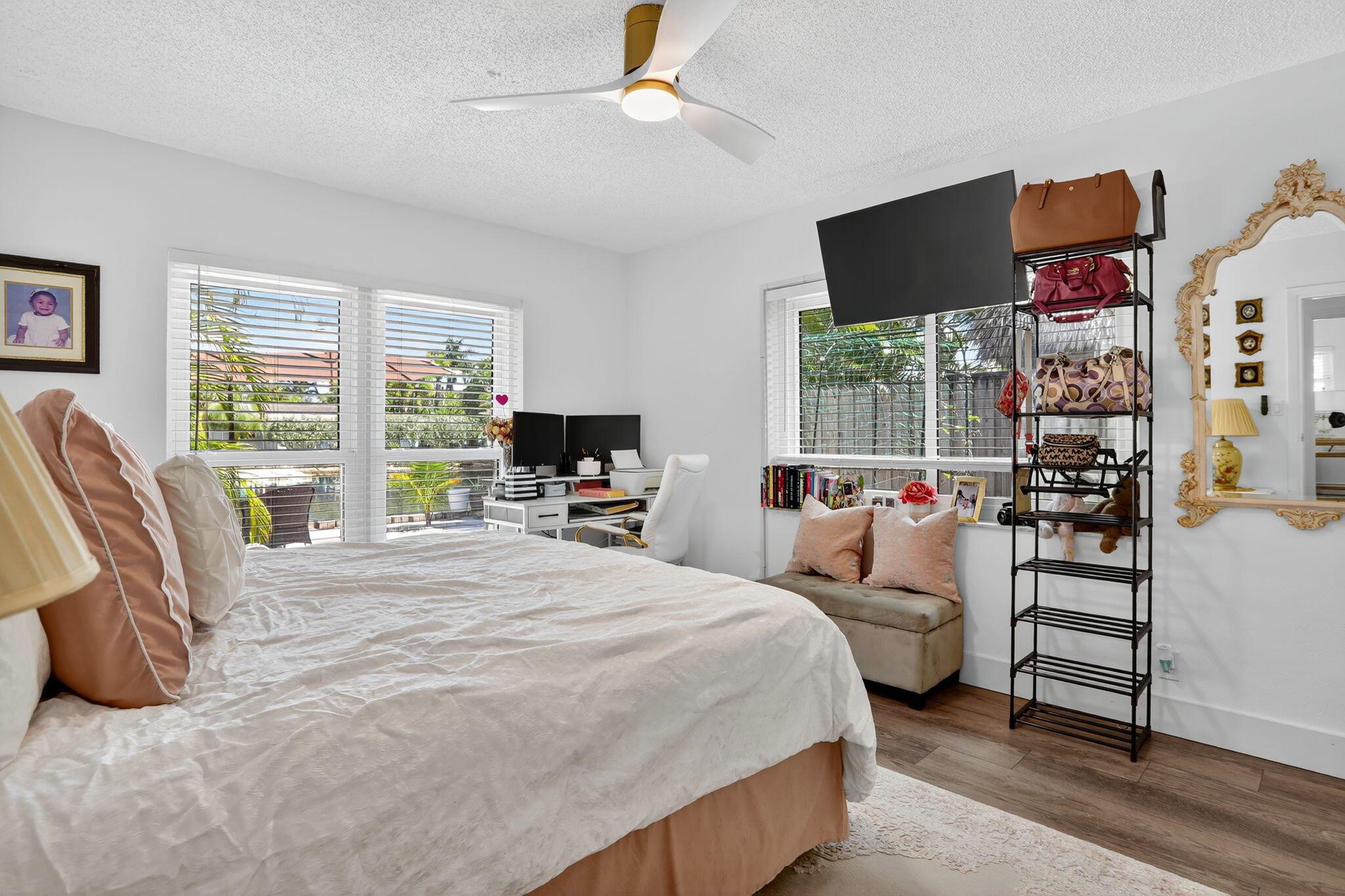 CORAL GARDENS - Residential
