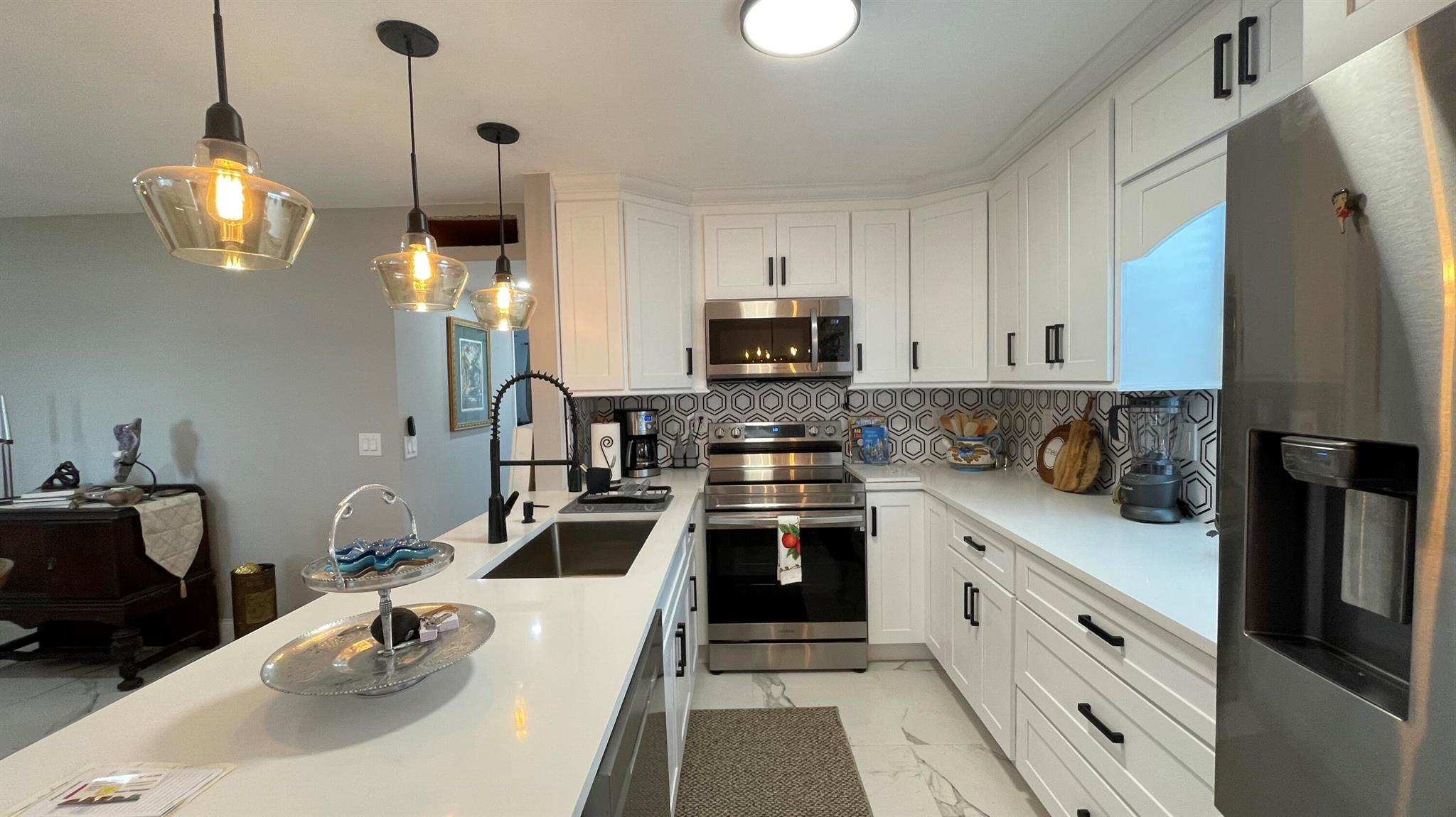 Light, bright and airy! Gorgeous renovated 2/2 on the 2nd floor with a lift. Marble tile floors and backsplash. Quartz countertops and new appliances. Available for the season. Master bedroom has a queen bed and the 2nd bedroom has a daybed (2 twin beds) and built in closet shelves. Kings Point is an active 55+ clubhouse community with bus service, indoor and outdoor pools, restaurants, activities, shows and clubs.