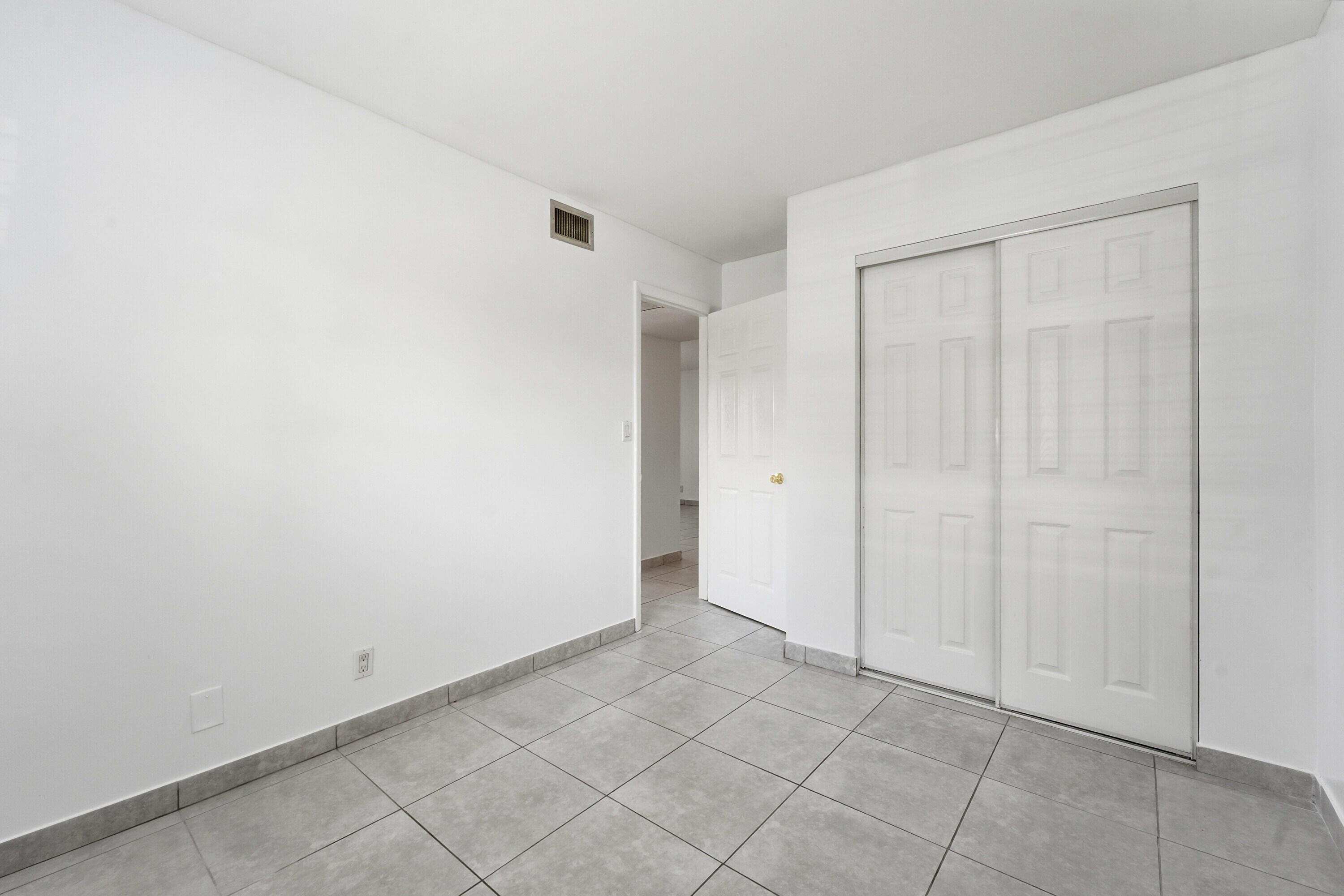 VILLAS OF RIVERSIDE CONDO - Residential Lease