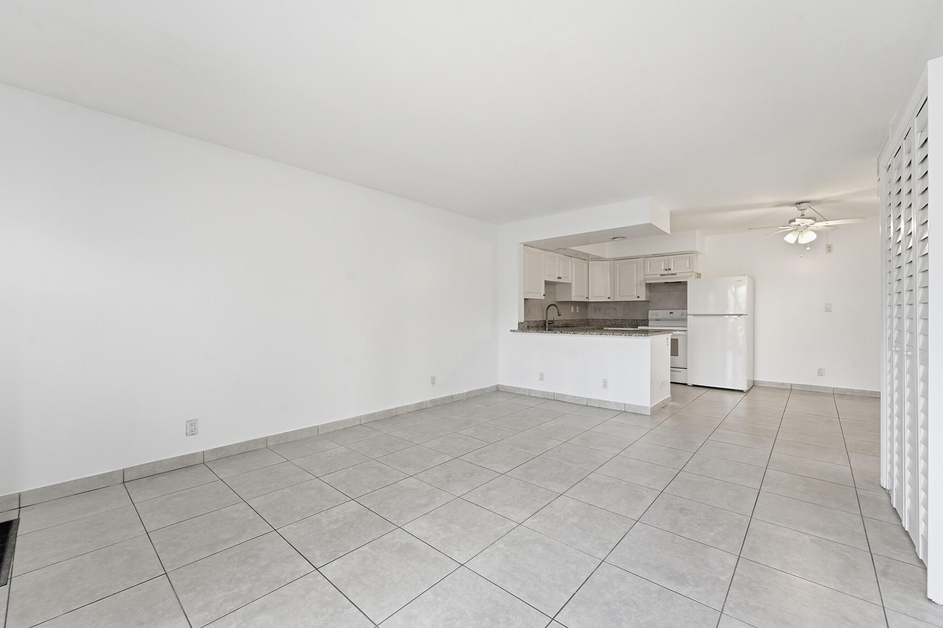 VILLAS OF RIVERSIDE CONDO - Residential Lease