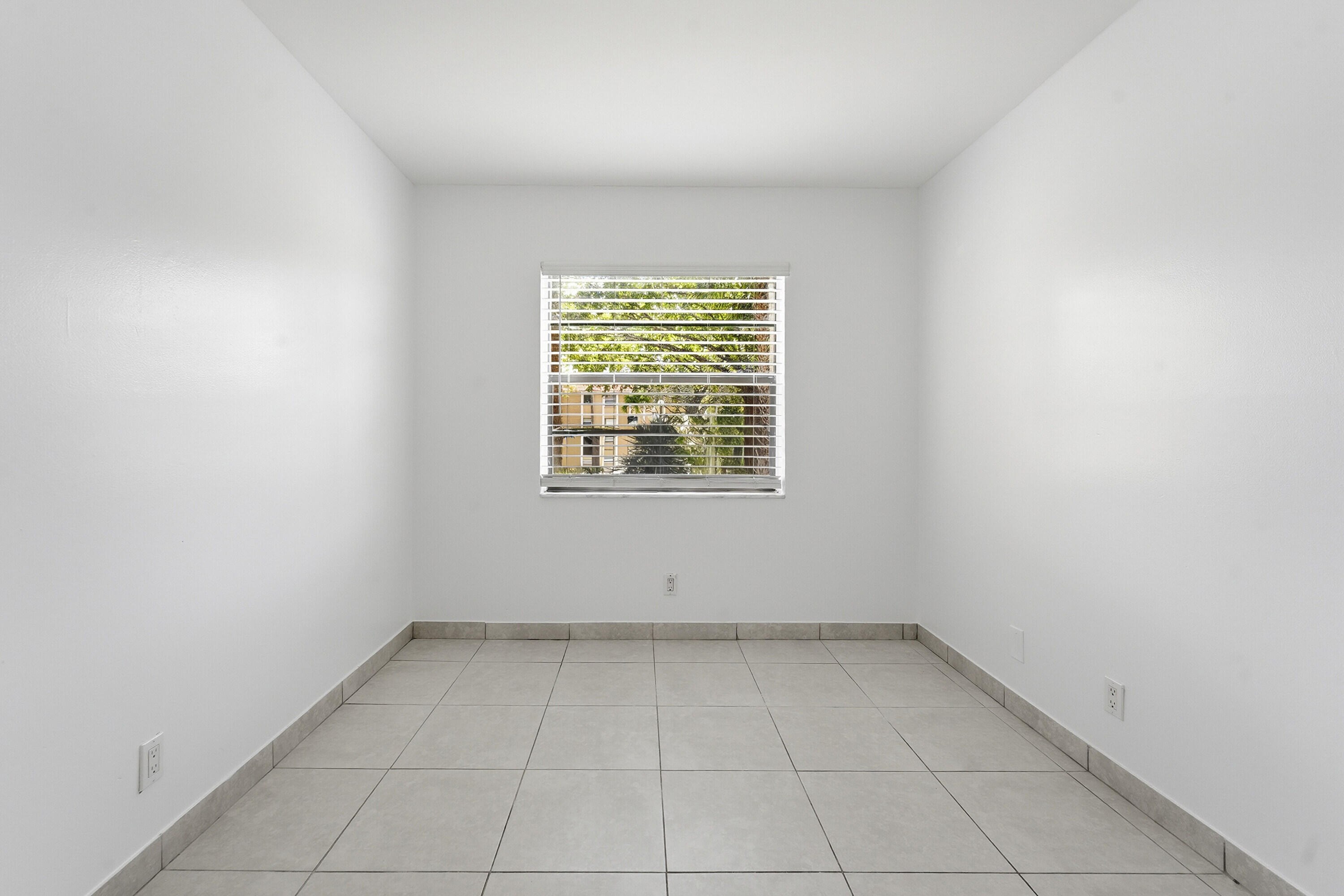 VILLAS OF RIVERSIDE CONDO - Residential Lease