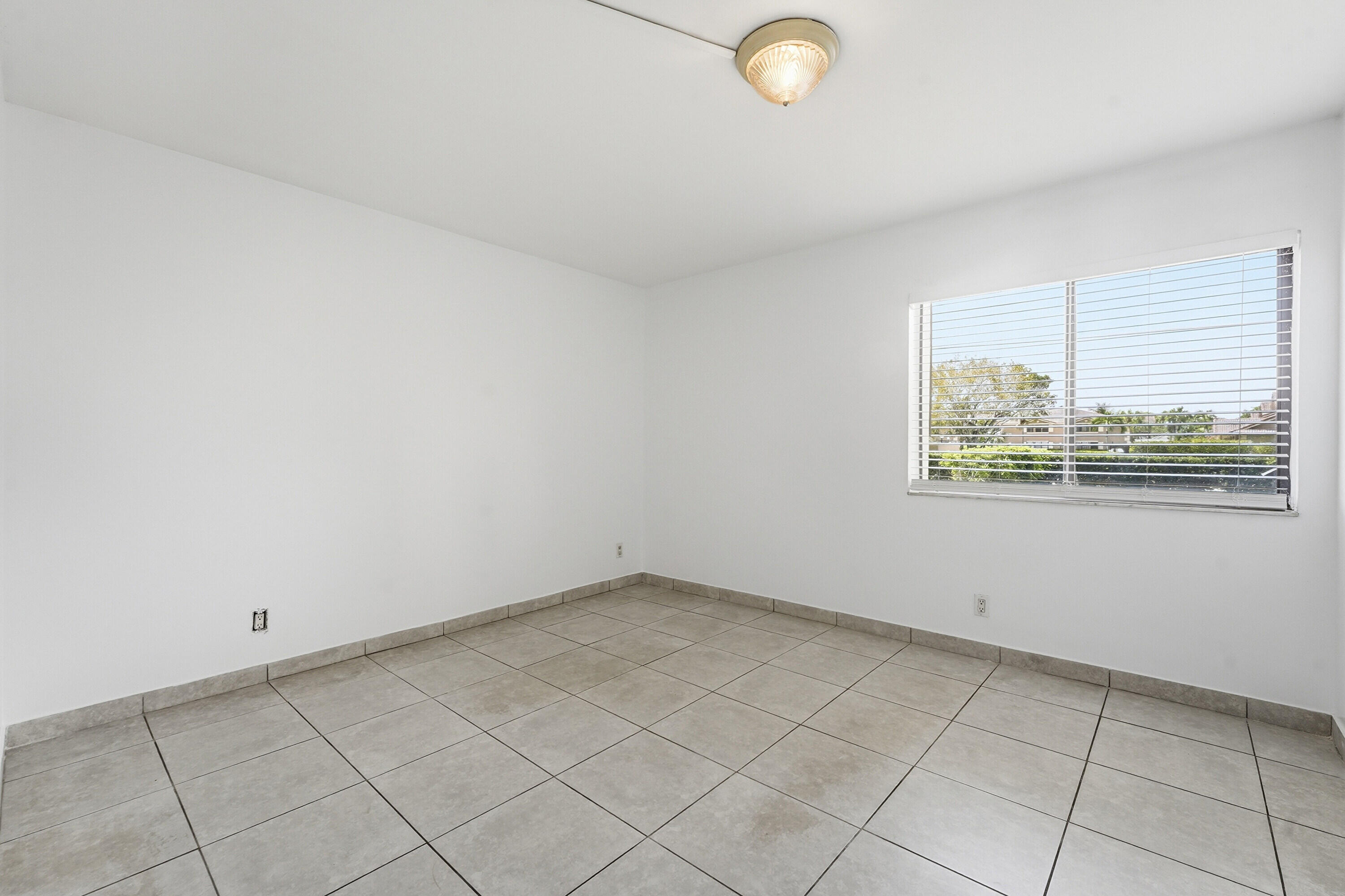 VILLAS OF RIVERSIDE CONDO - Residential Lease