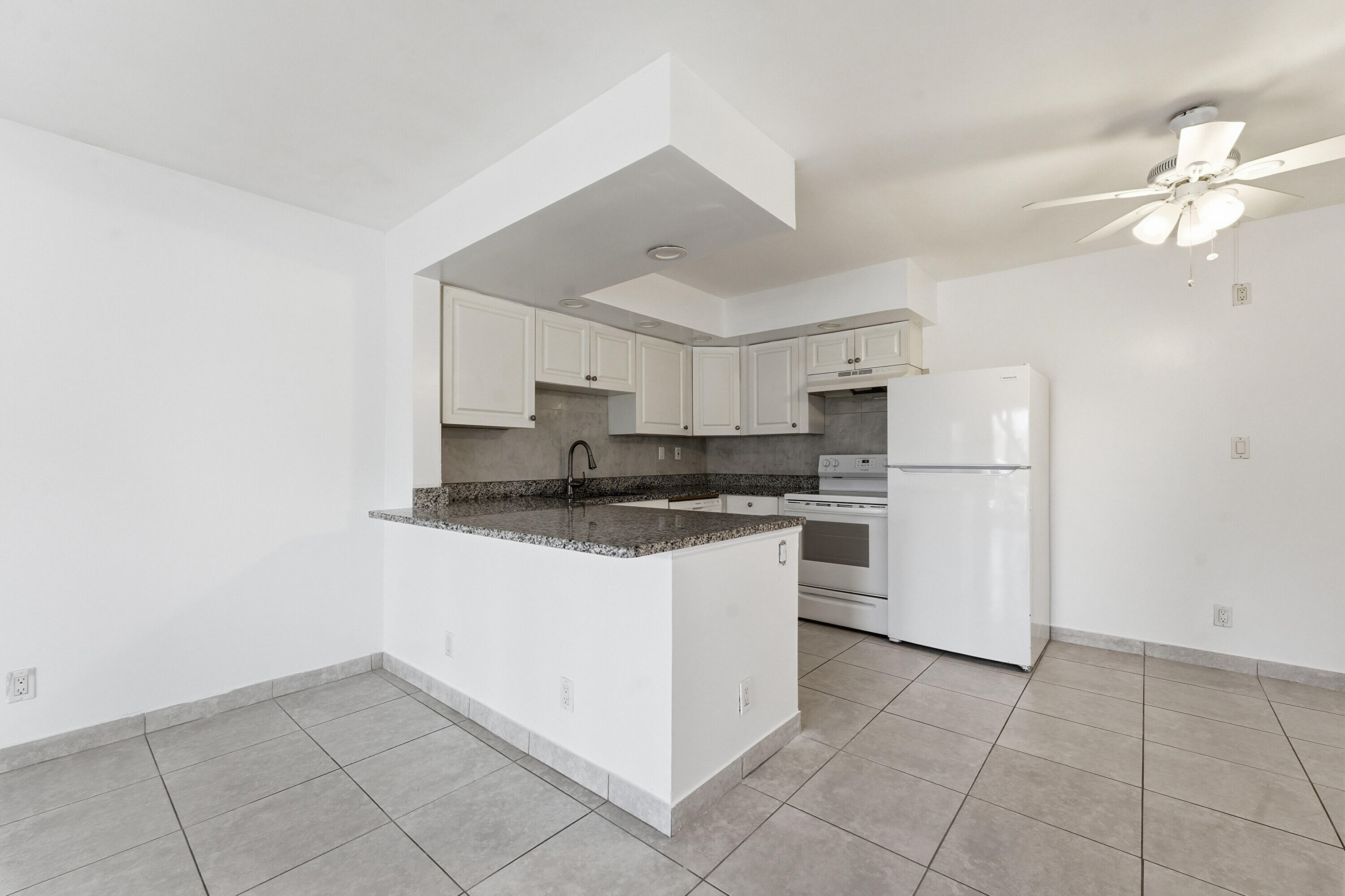 VILLAS OF RIVERSIDE CONDO - Residential Lease