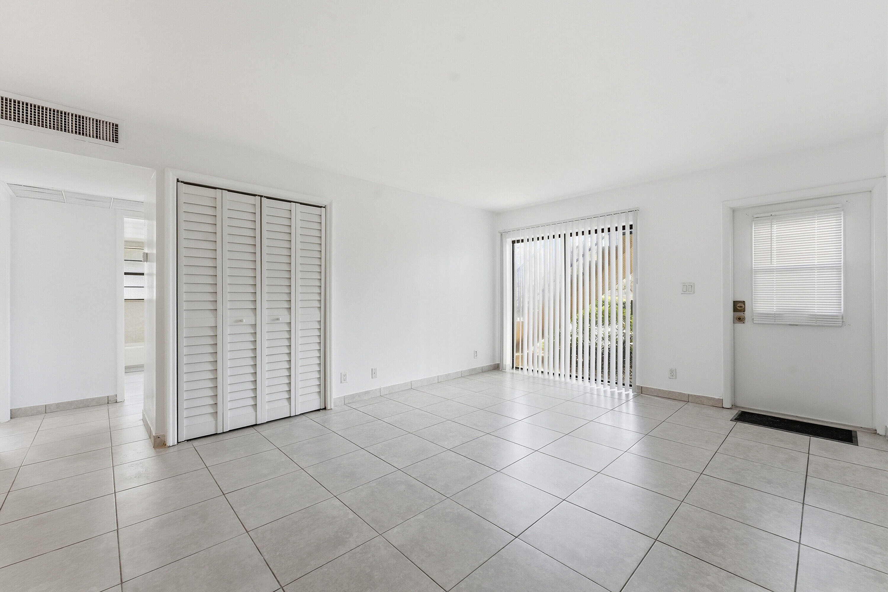 VILLAS OF RIVERSIDE CONDO - Residential Lease