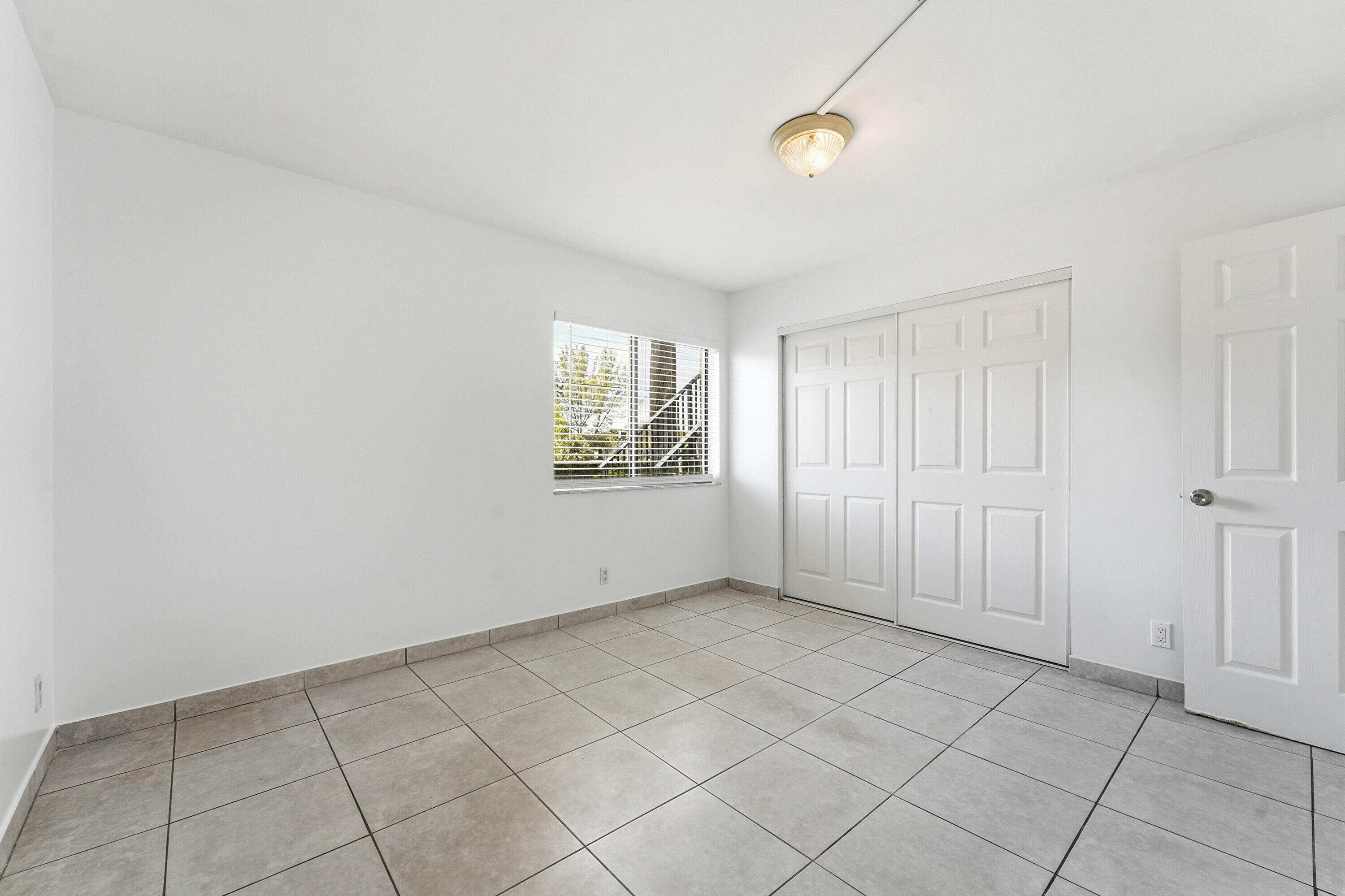 VILLAS OF RIVERSIDE CONDO - Residential Lease