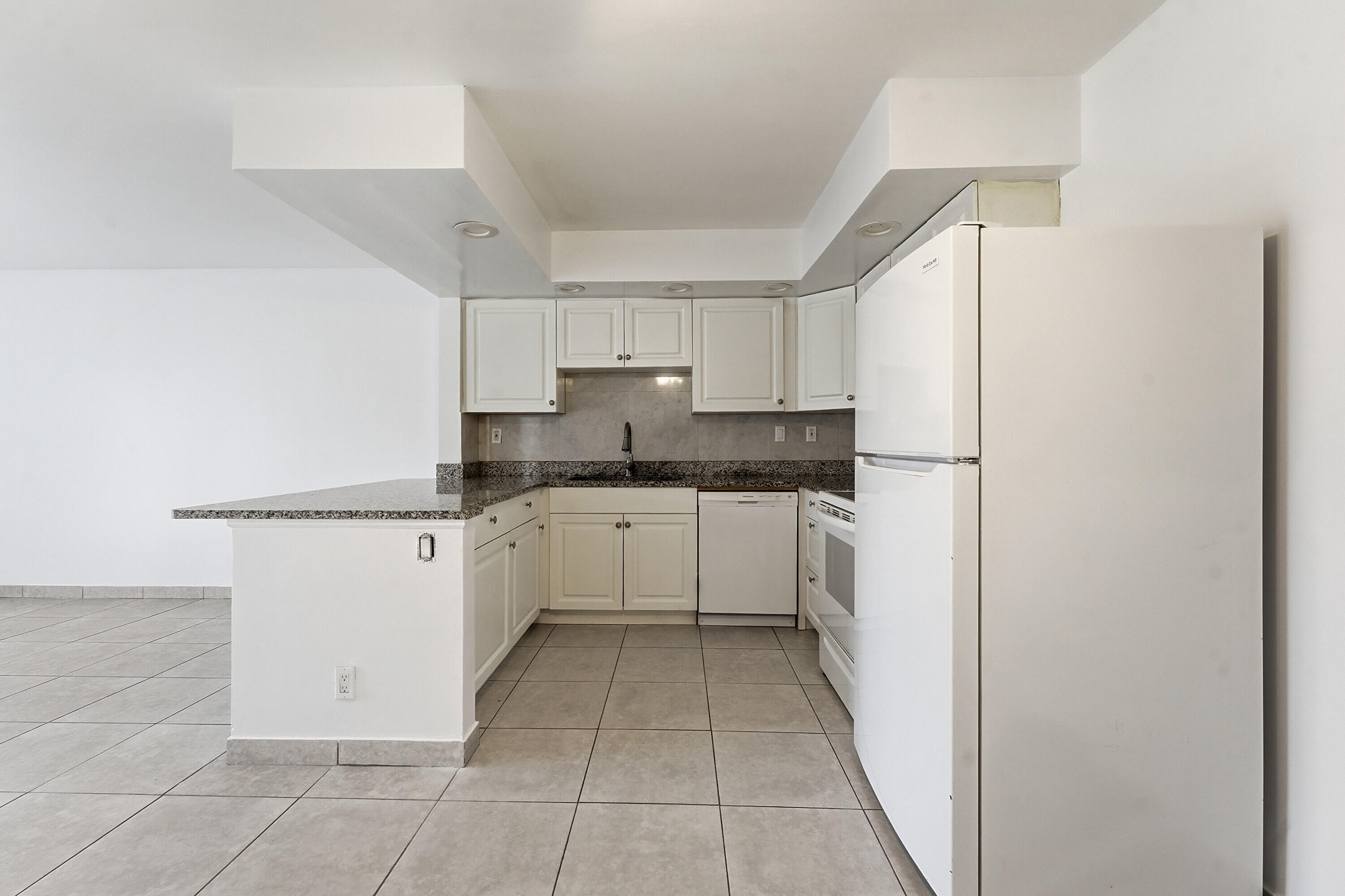 VILLAS OF RIVERSIDE CONDO - Residential Lease