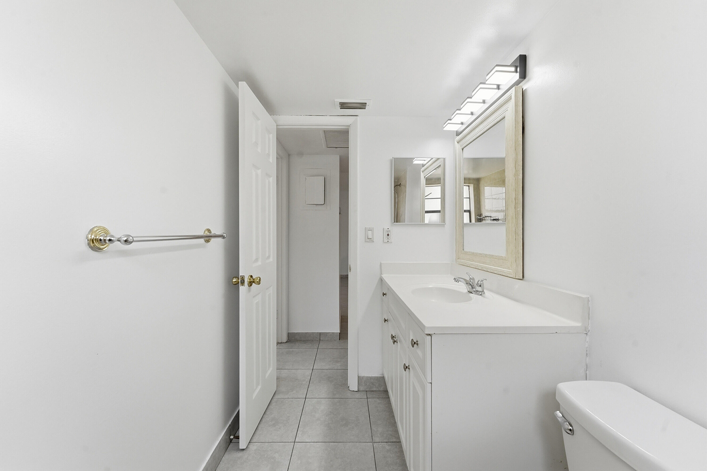 VILLAS OF RIVERSIDE CONDO - Residential Lease