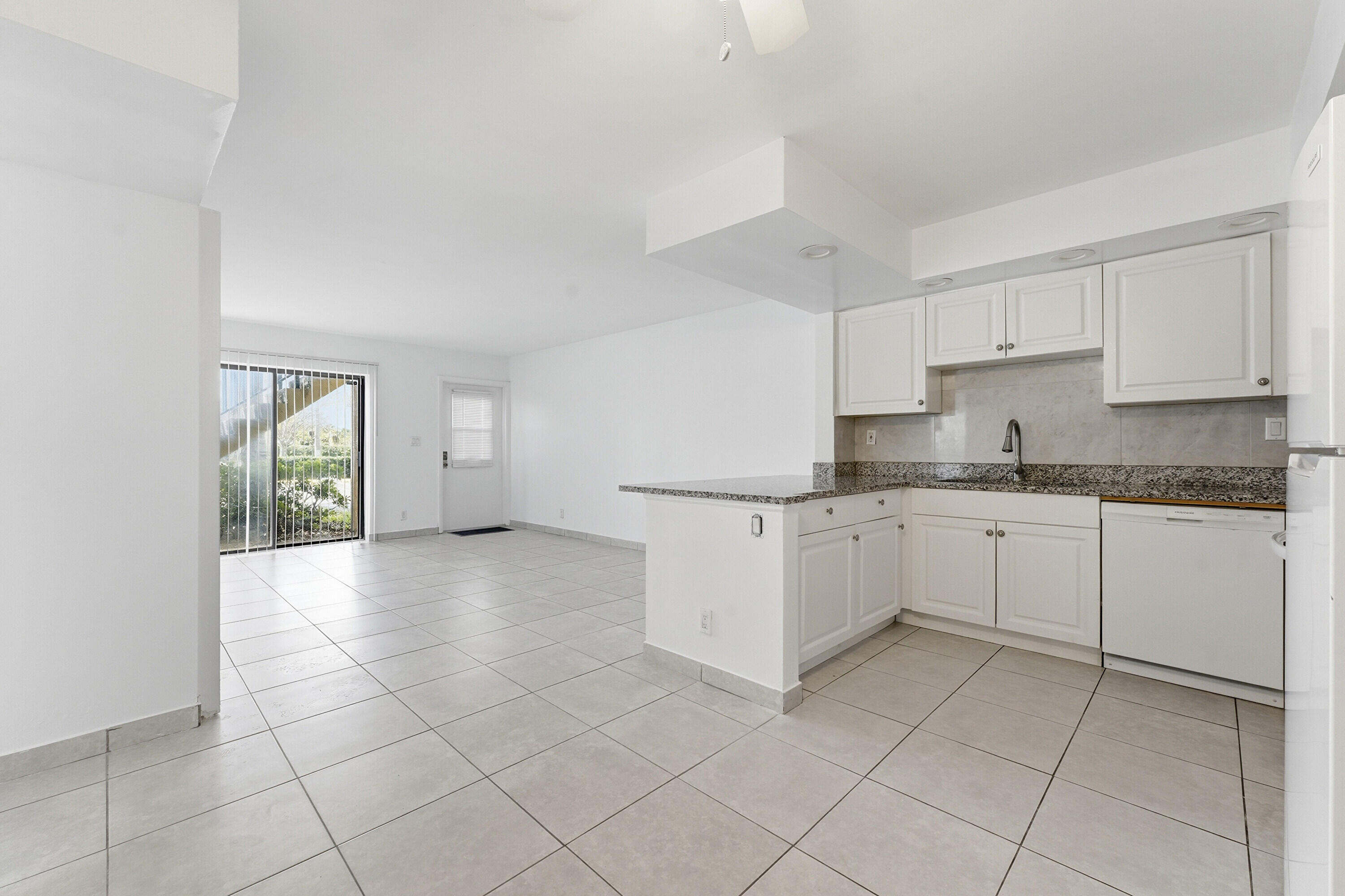 VILLAS OF RIVERSIDE CONDO - Residential Lease