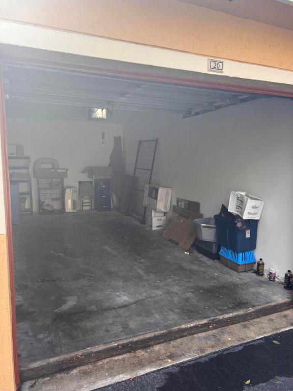 HYPOLUXOS MARINERS CAY CONDO - Residential