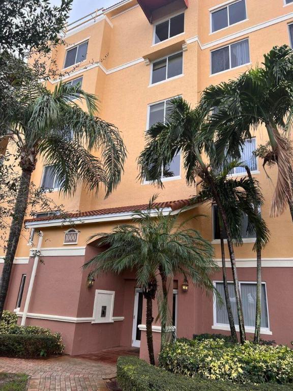 HYPOLUXOS MARINERS CAY CONDO - Residential