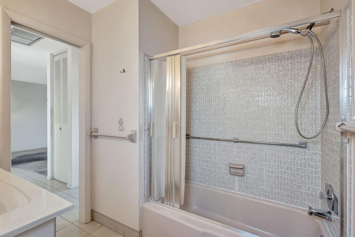 CRESTHAVEN VILLAS 6 CONDO - Residential