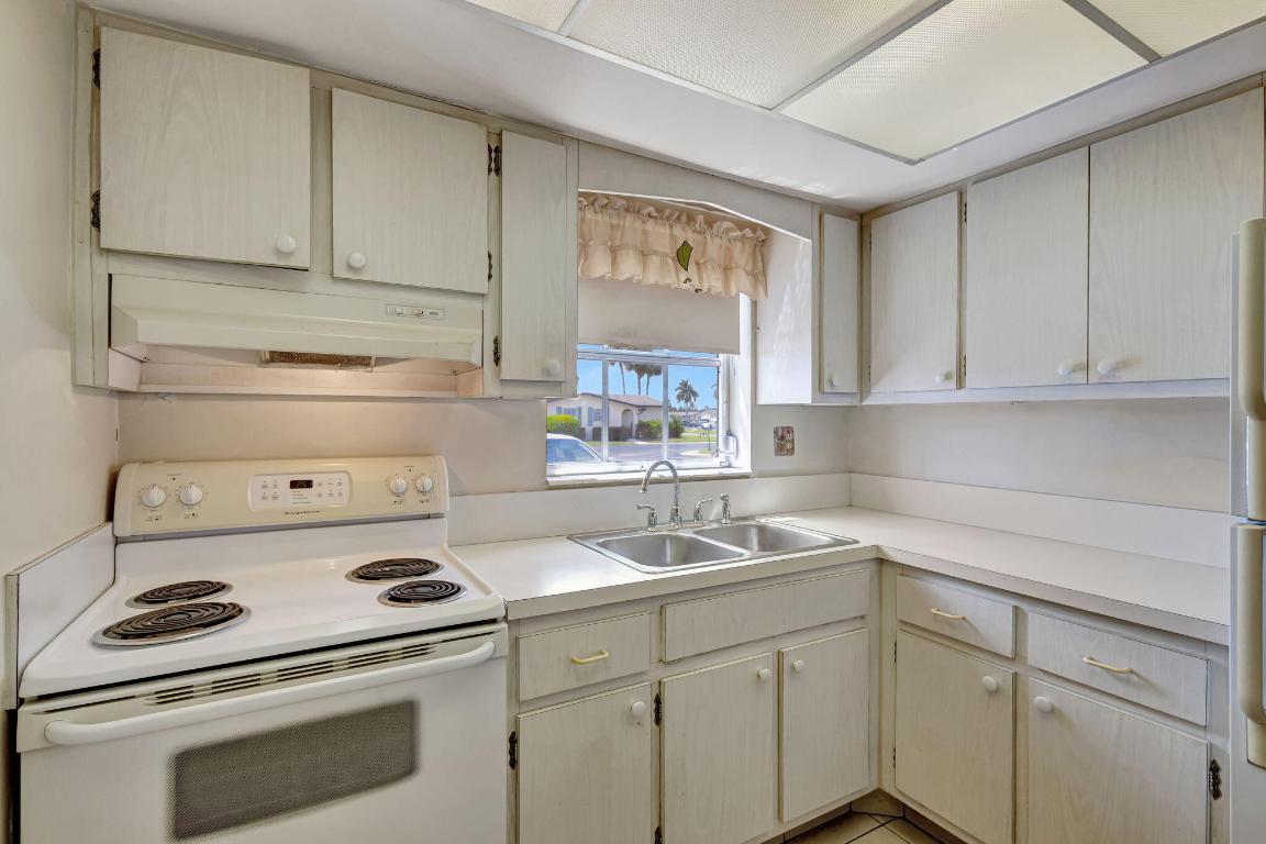 CRESTHAVEN VILLAS 6 CONDO - Residential