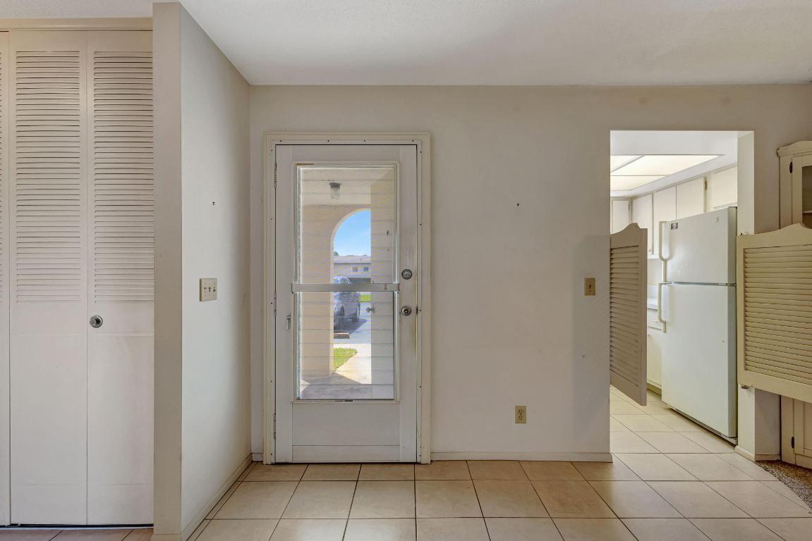 CRESTHAVEN VILLAS 6 CONDO - Residential