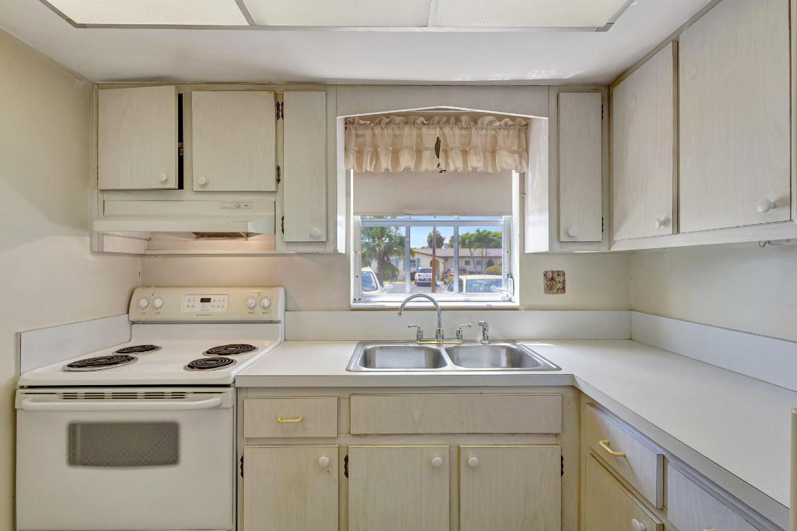 CRESTHAVEN VILLAS 6 CONDO - Residential