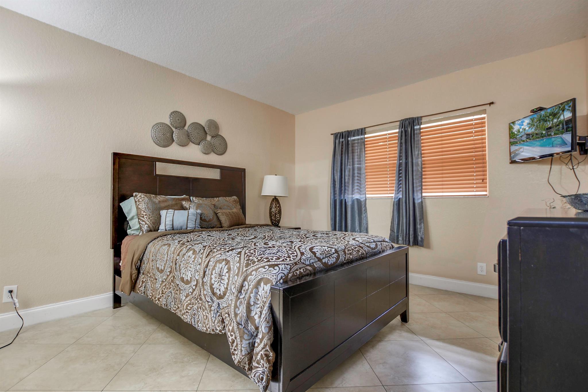 SOUTHRIDGE CONDOS - Commercial Sale