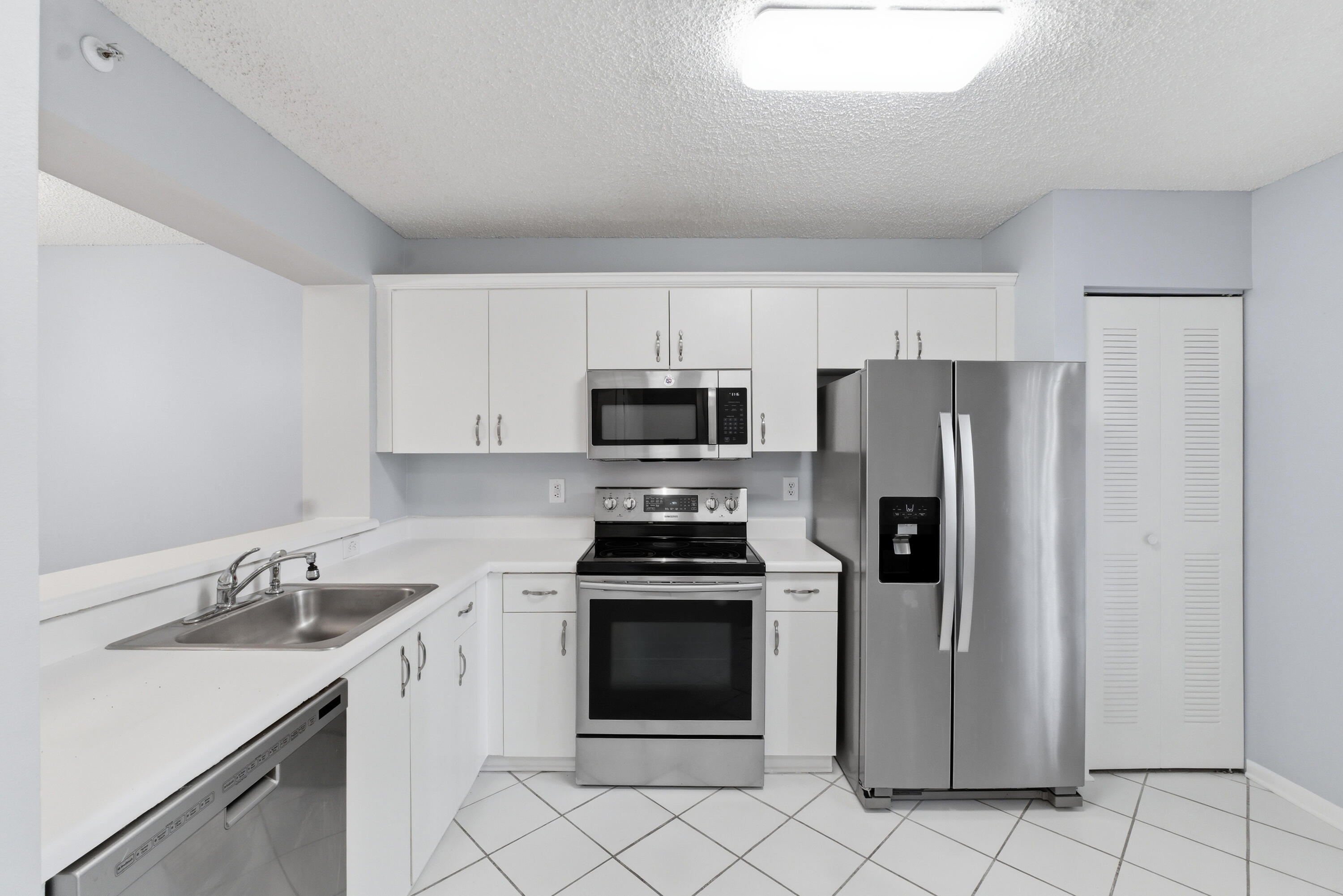 WELDON CONDOMINIUM G - Residential Lease