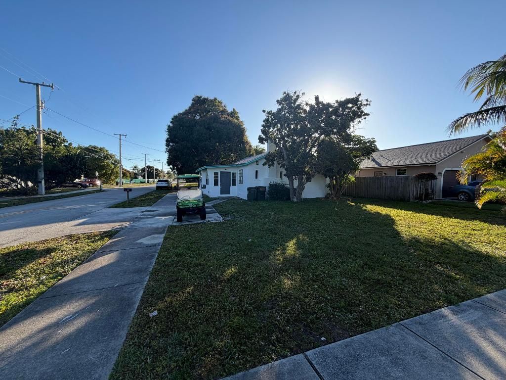 Photo of 520 NW 3rd Street, Delray Beach, FL 33444 (MLS # R11152731)