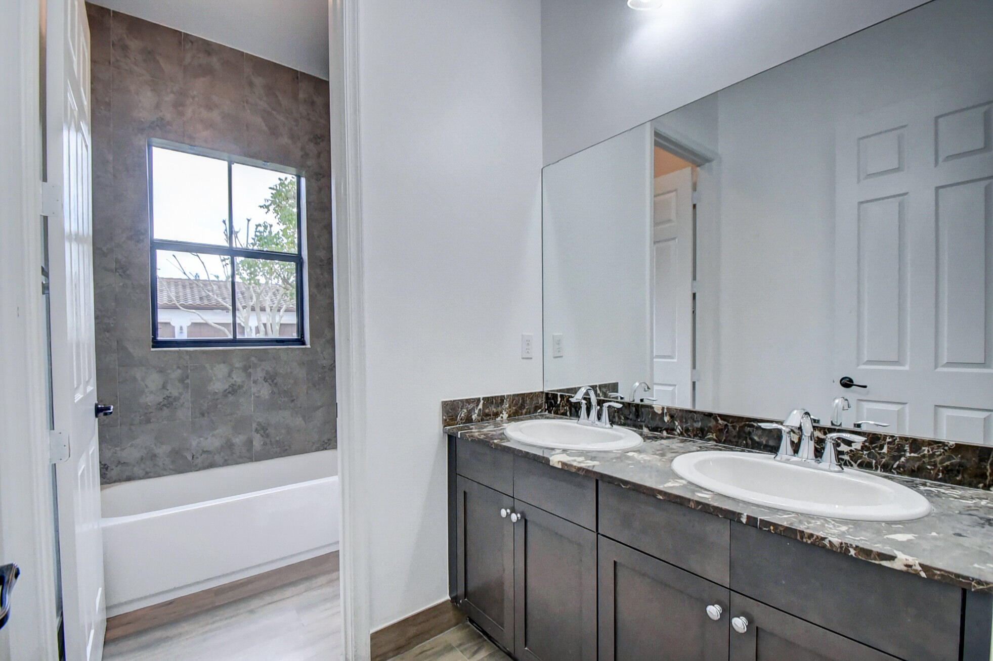 OSPREY OAKS - Residential Lease