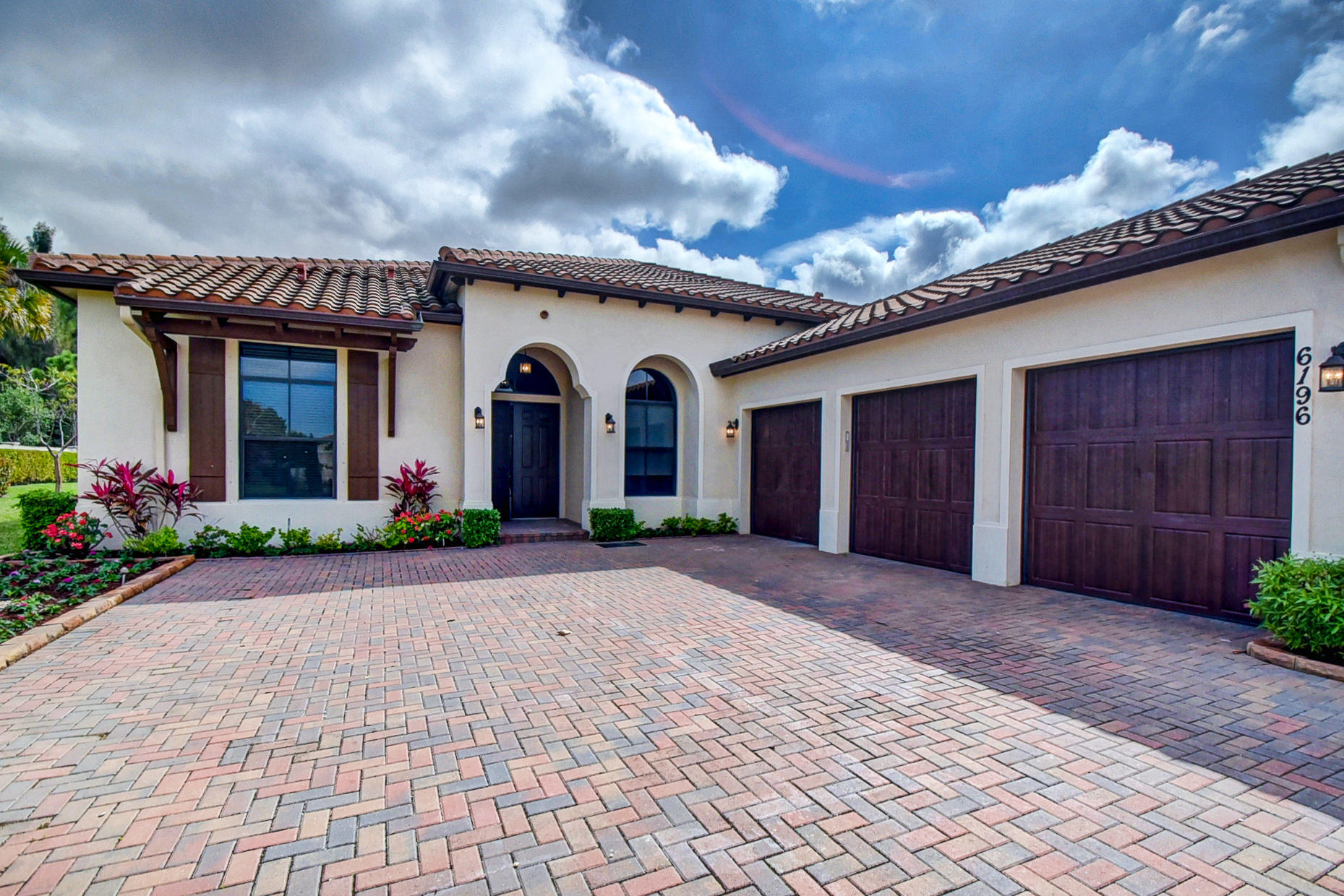 OSPREY OAKS - Residential Lease