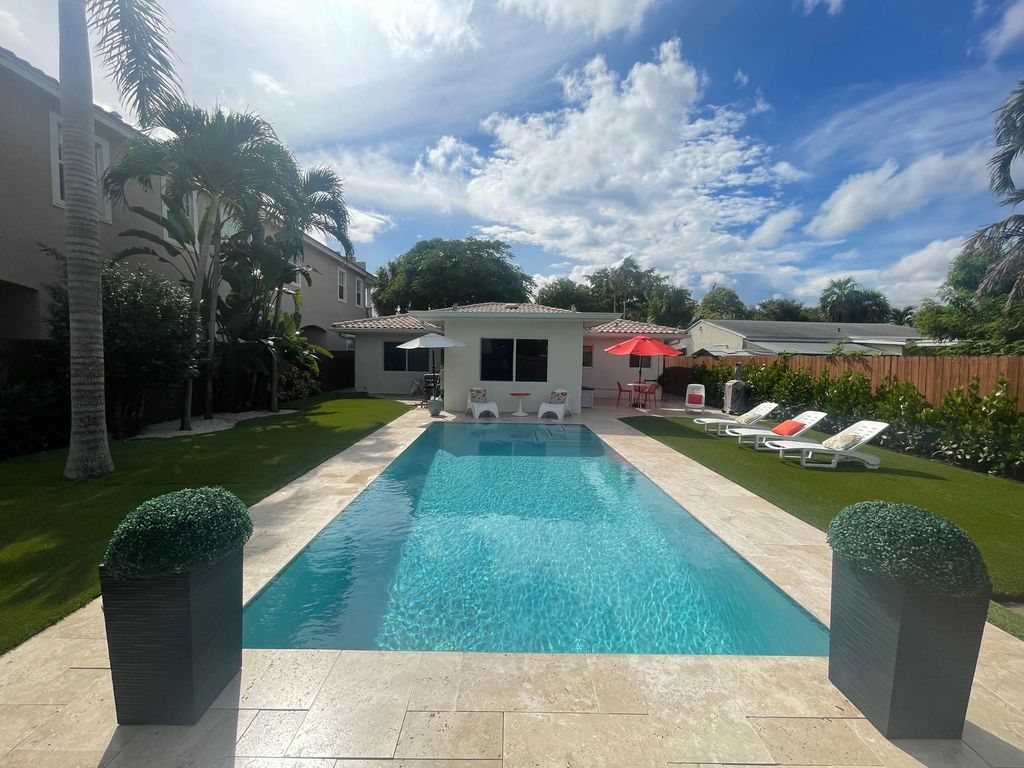 Photo of 632 SW 8th Avenue, Fort Lauderdale, FL 33315 (MLS # B26025994)