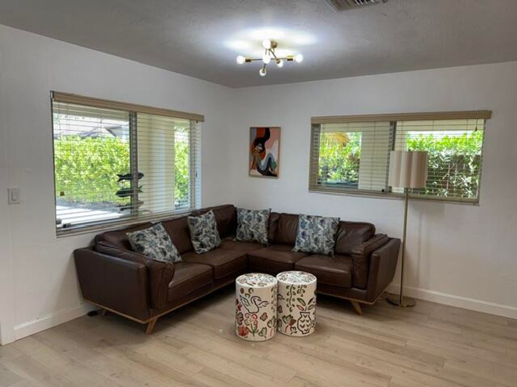 Photo of 632 SW 8th Avenue, Fort Lauderdale, FL 33315 (MLS # B26025994)