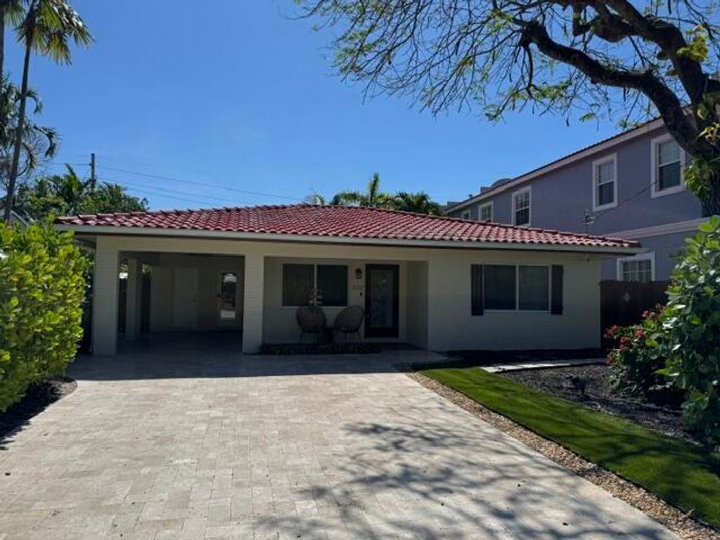 Photo of 632 SW 8th Avenue, Fort Lauderdale, FL 33315 (MLS # B26025994)