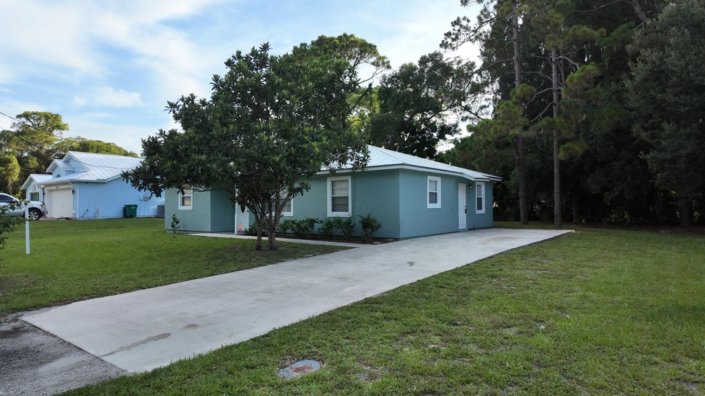 Photo of 1605 N 42ND Street, Fort Pierce, FL 34947 (MLS # B26053811)