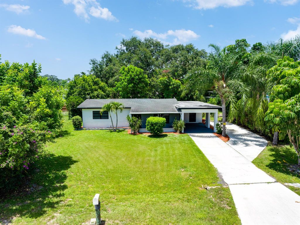 Photo of 2403 Kelly Court, Fort Pierce, FL 34982 (MLS # R11110752)