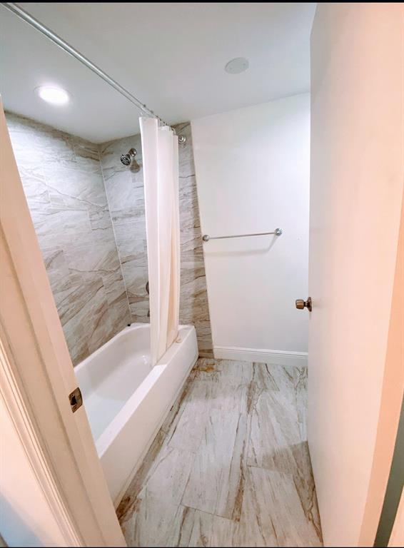 STERLING VILLAGES OF PALM BEACH LAKES CONDO - Residential Lease