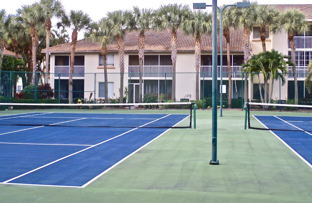 STERLING VILLAGES OF PALM BEACH LAKES CONDO - Residential Lease
