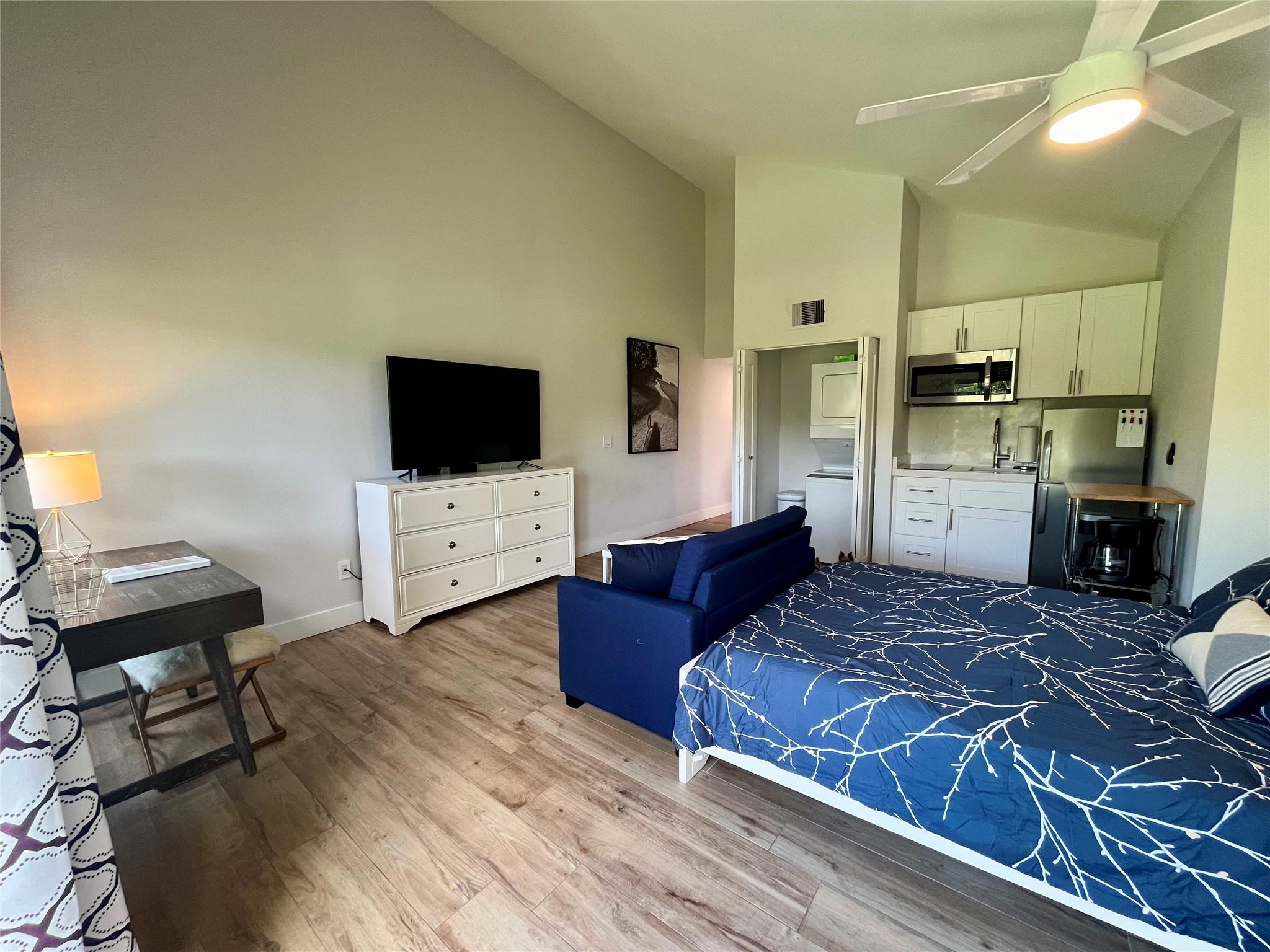 Welcome to your perfect seasonal retreat in the prestigious Palm Beach Polo community. This beautiful fully furnished second-story studio is located in the sought-after Tennis Lodges and offers everything you need for a comfortable and stylish stay.
Enjoy serene pond views, soaring vaulted ceilings, and a bright, airy interior. Just a short stroll from the newly renovated community swimming pool, this unit is ideally situated close to all major equestrian venues, as well as top shops and restaurants.
The studio is thoughtfully equipped with all the essentials—including an in-unit washer and dryer—for a convenient and carefree lifestyle.
Don't miss this opportunity to live in one of Wellington’s most desirable locations!