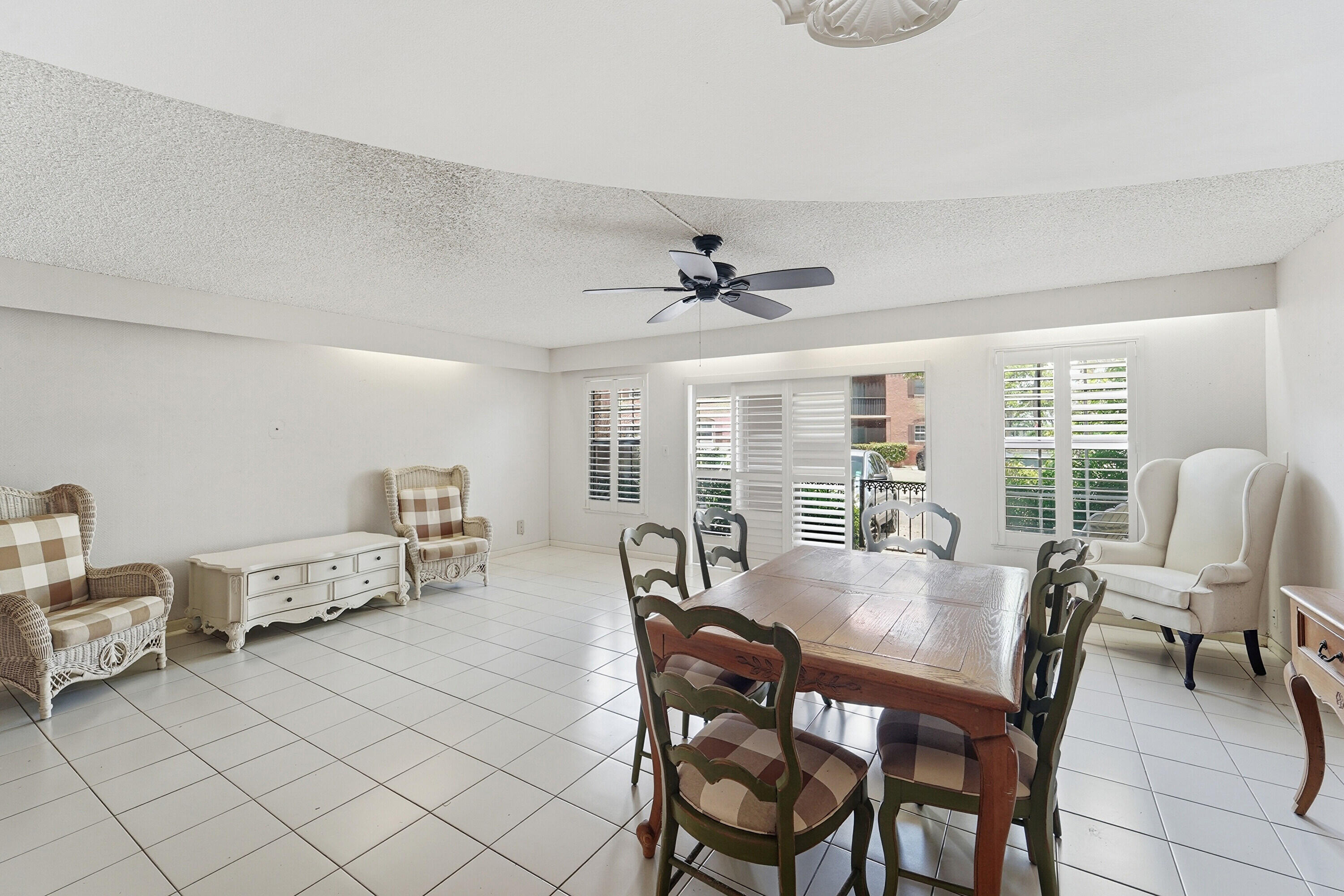 640 Tennis Club Drive 103, Fort Lauderdale, FL, 33311/$269,999 2 640 Tennis Club Drive 103