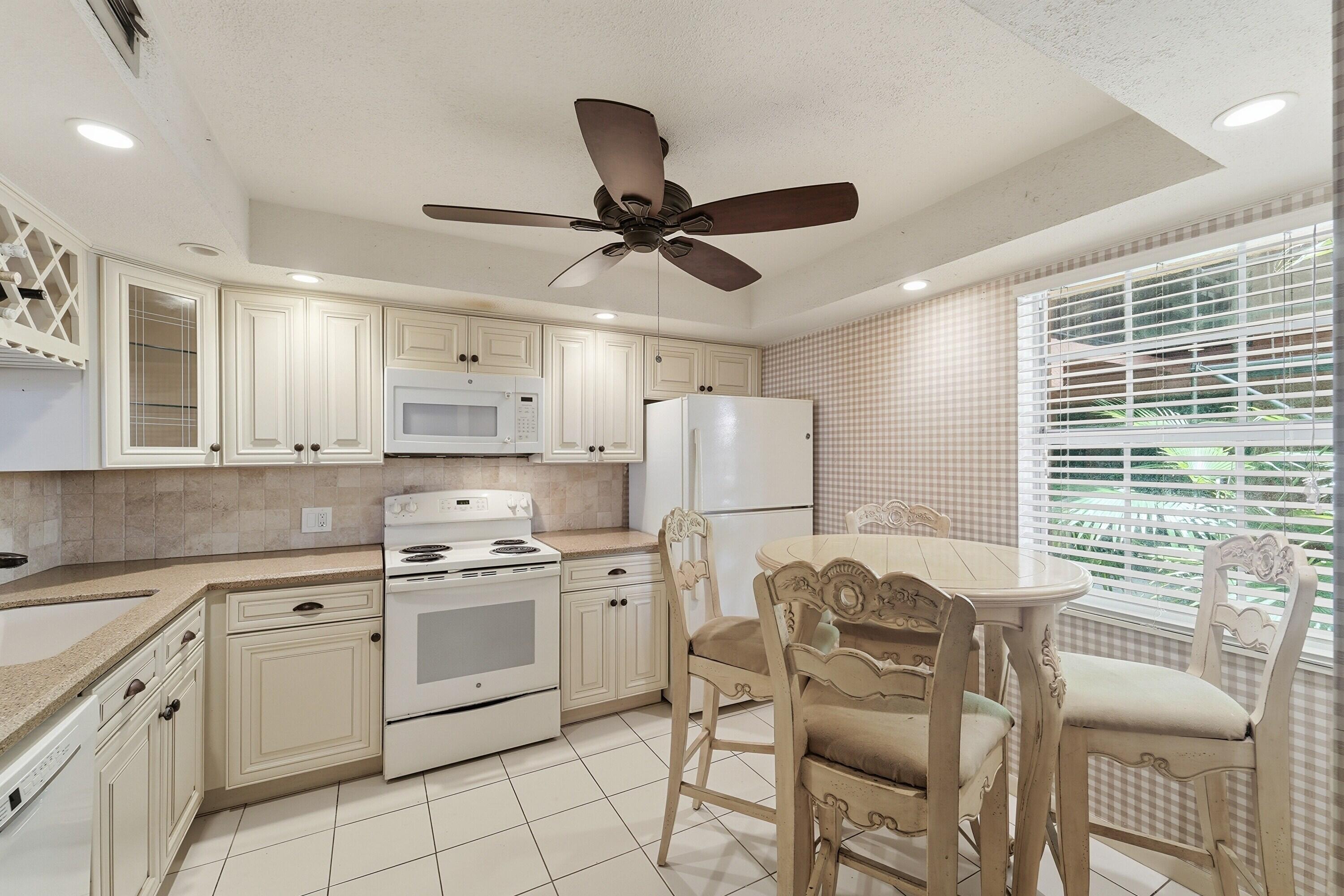 640 Tennis Club Drive 103, Fort Lauderdale, FL, 33311/$269,999 4 640 Tennis Club Drive 103