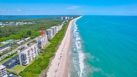 A home in Hutchinson Island