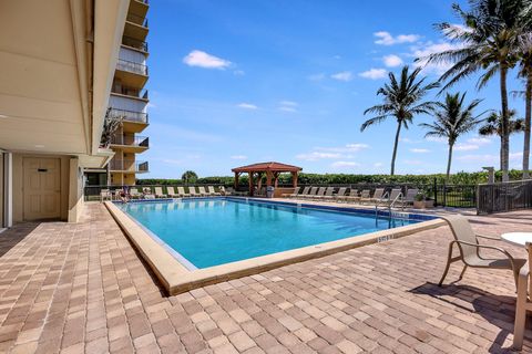 A home in Hutchinson Island