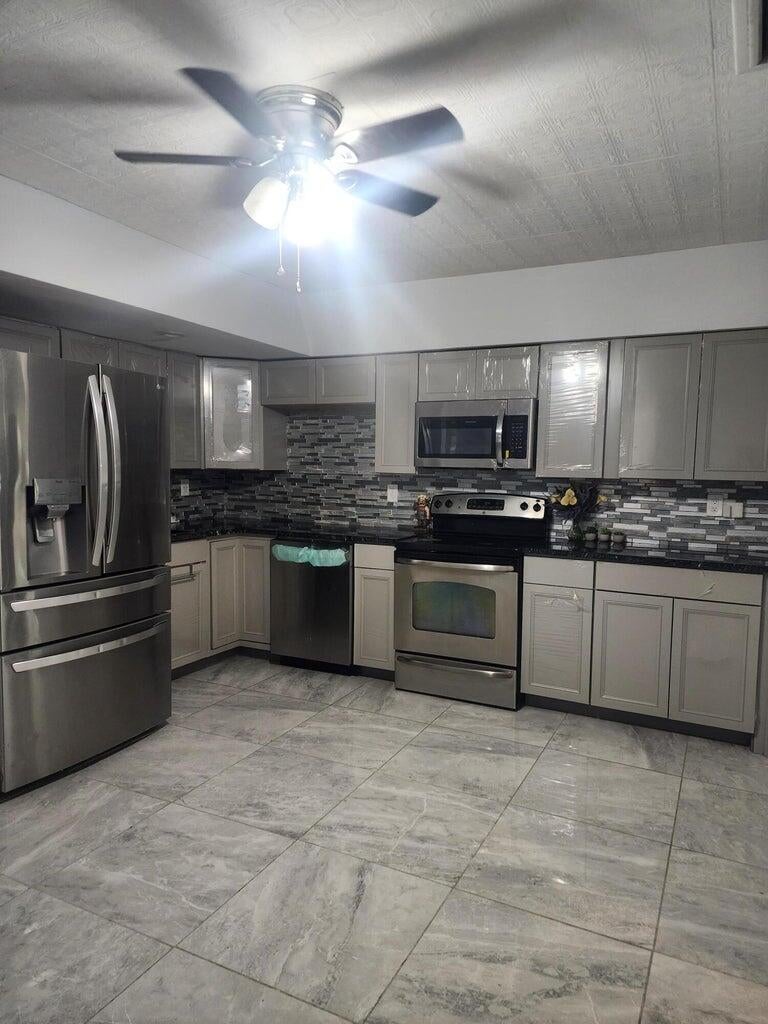 Xx81 SW 16th Street